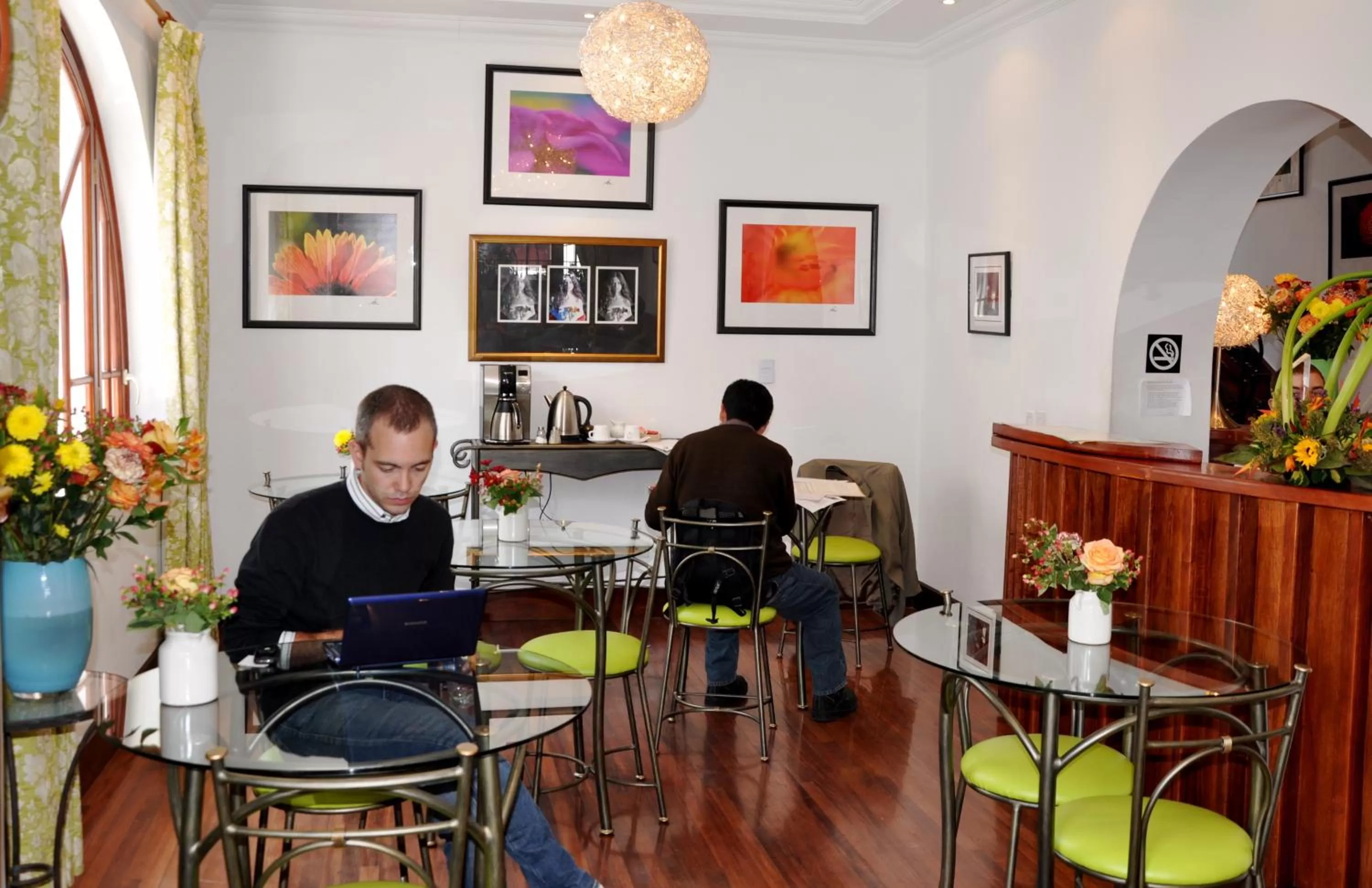 Communal lounge/ TV room in Boutique Hotel Casa Foch