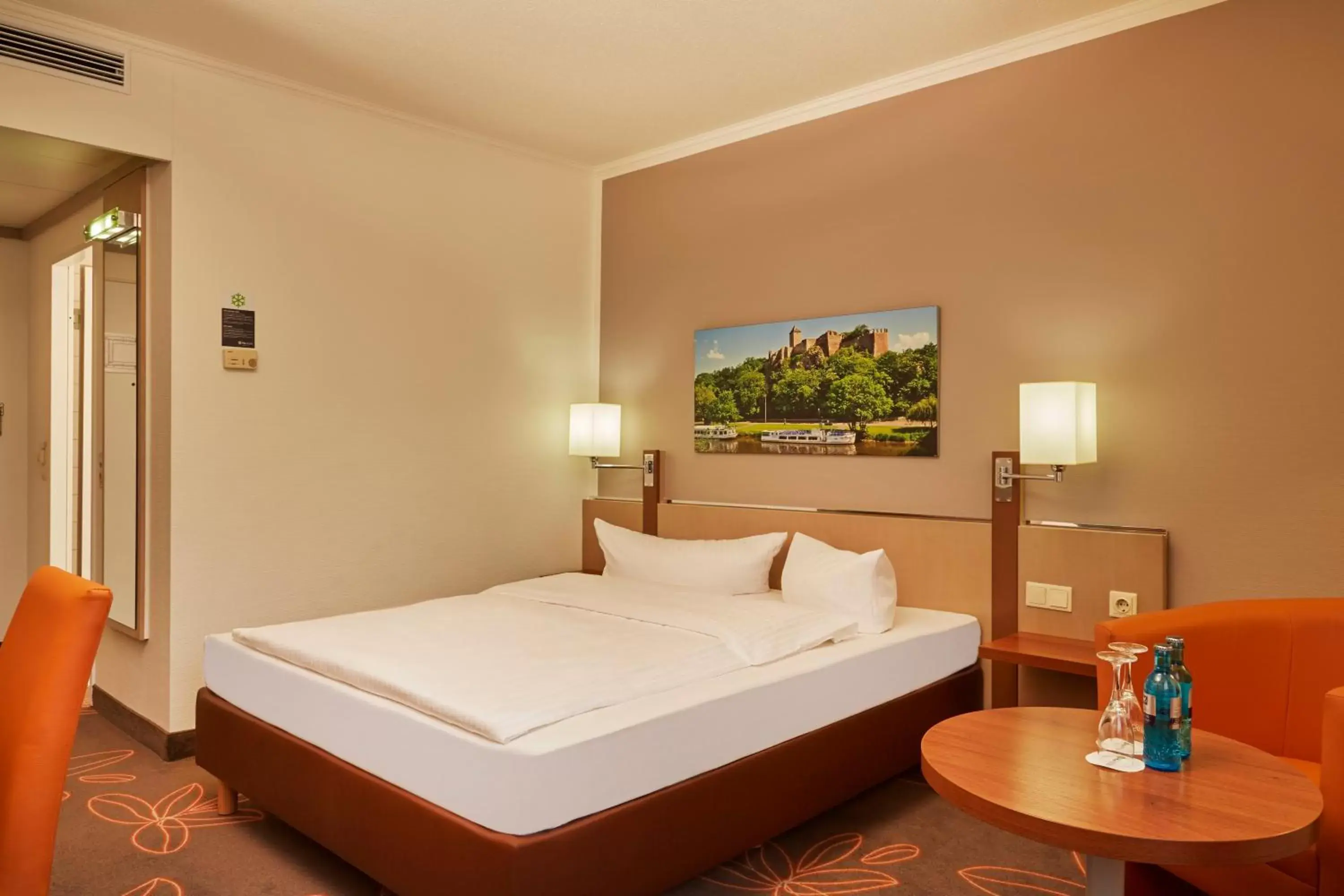 Photo of the whole room, Bed in H+ Hotel Leipzig-Halle Photo of the whole room, Bed in H+ Hotel Leipzig-Halle