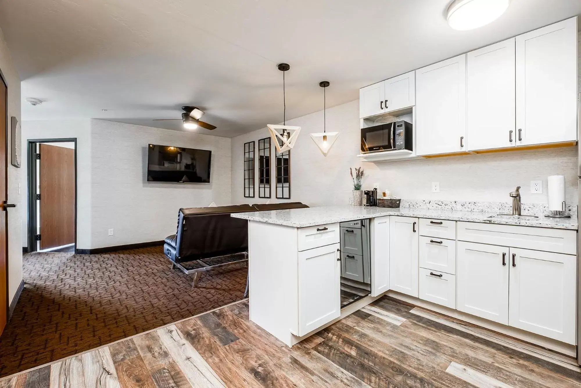 Kitchen or kitchenette, Kitchen/Kitchenette in Red Sands Hotel