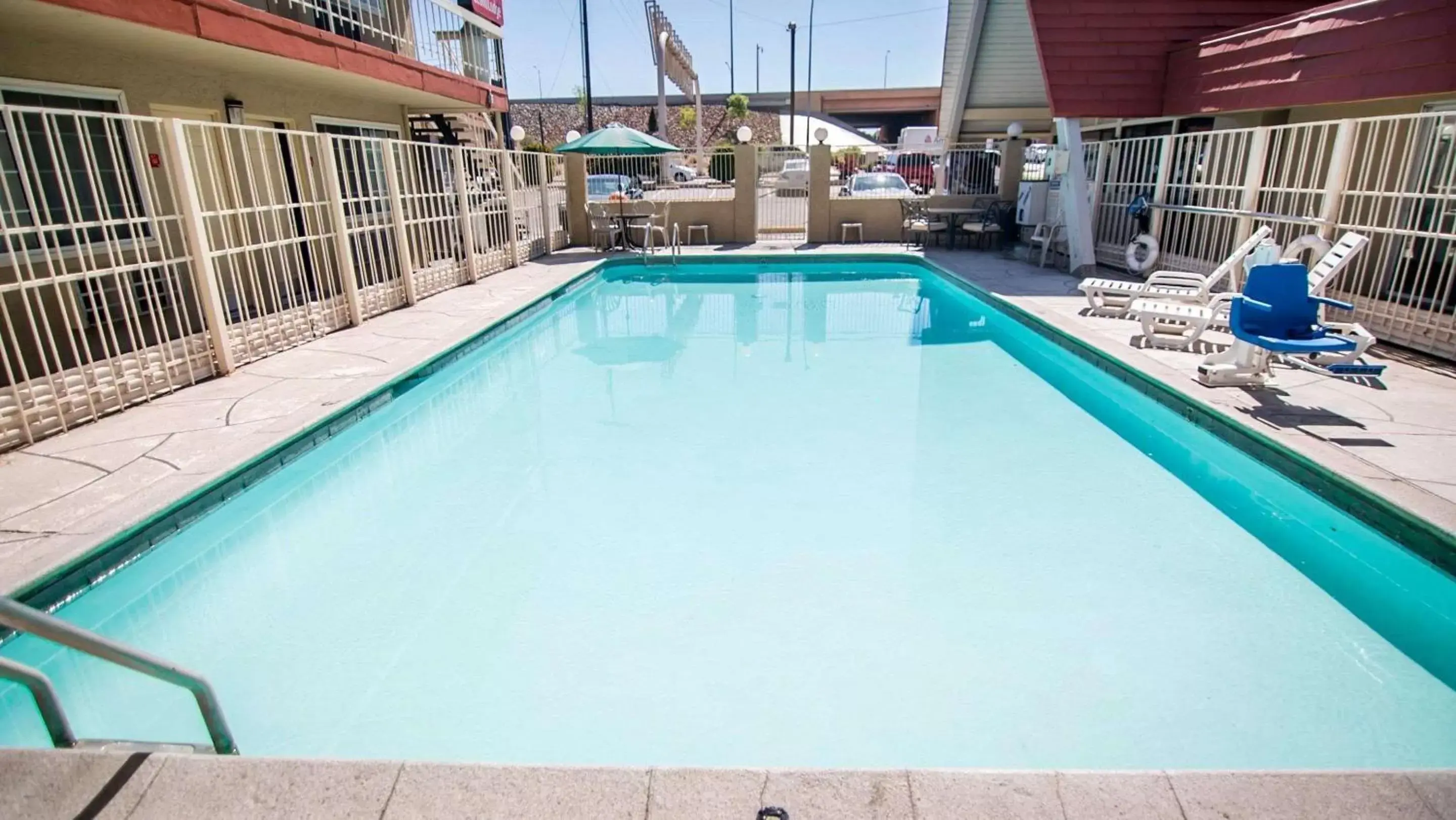 On site, Swimming Pool in Econo Lodge Downtown Albuquerque