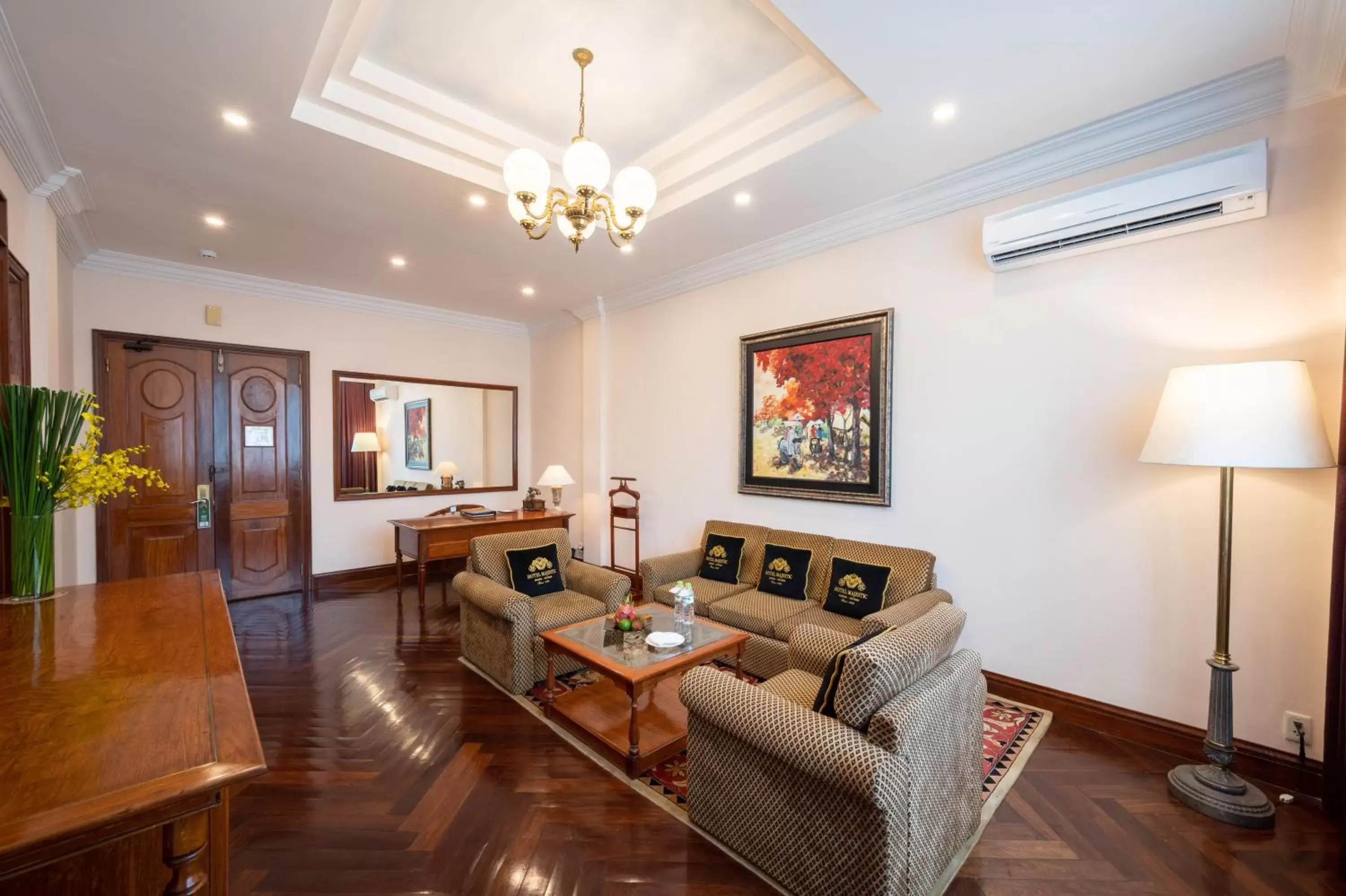 Living room, Seating Area in Hotel Majestic Saigon