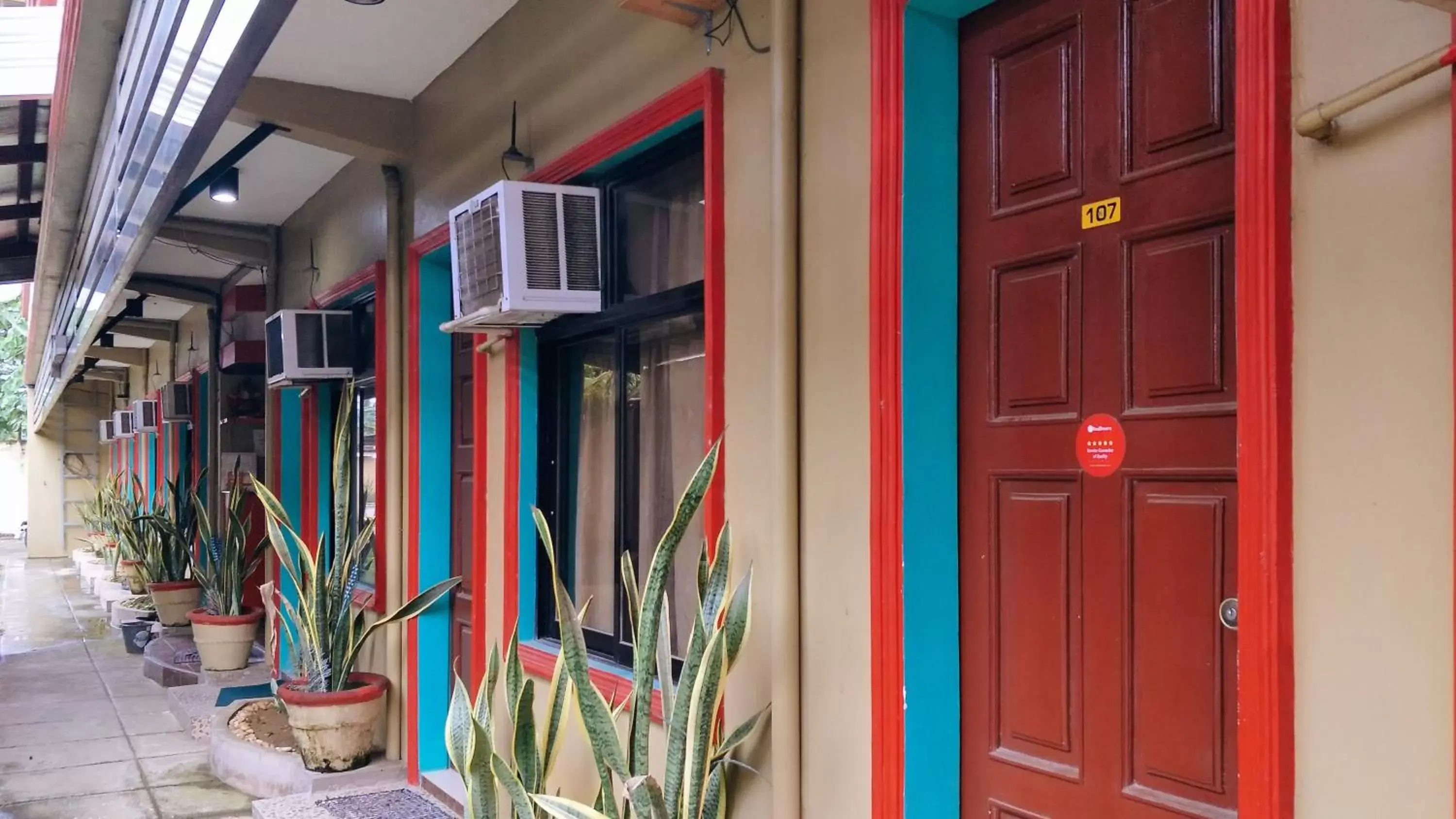 Property building in RedDoorz @ Bankal Lapulapu Property building in RedDoorz @ Bankal Lapulapu