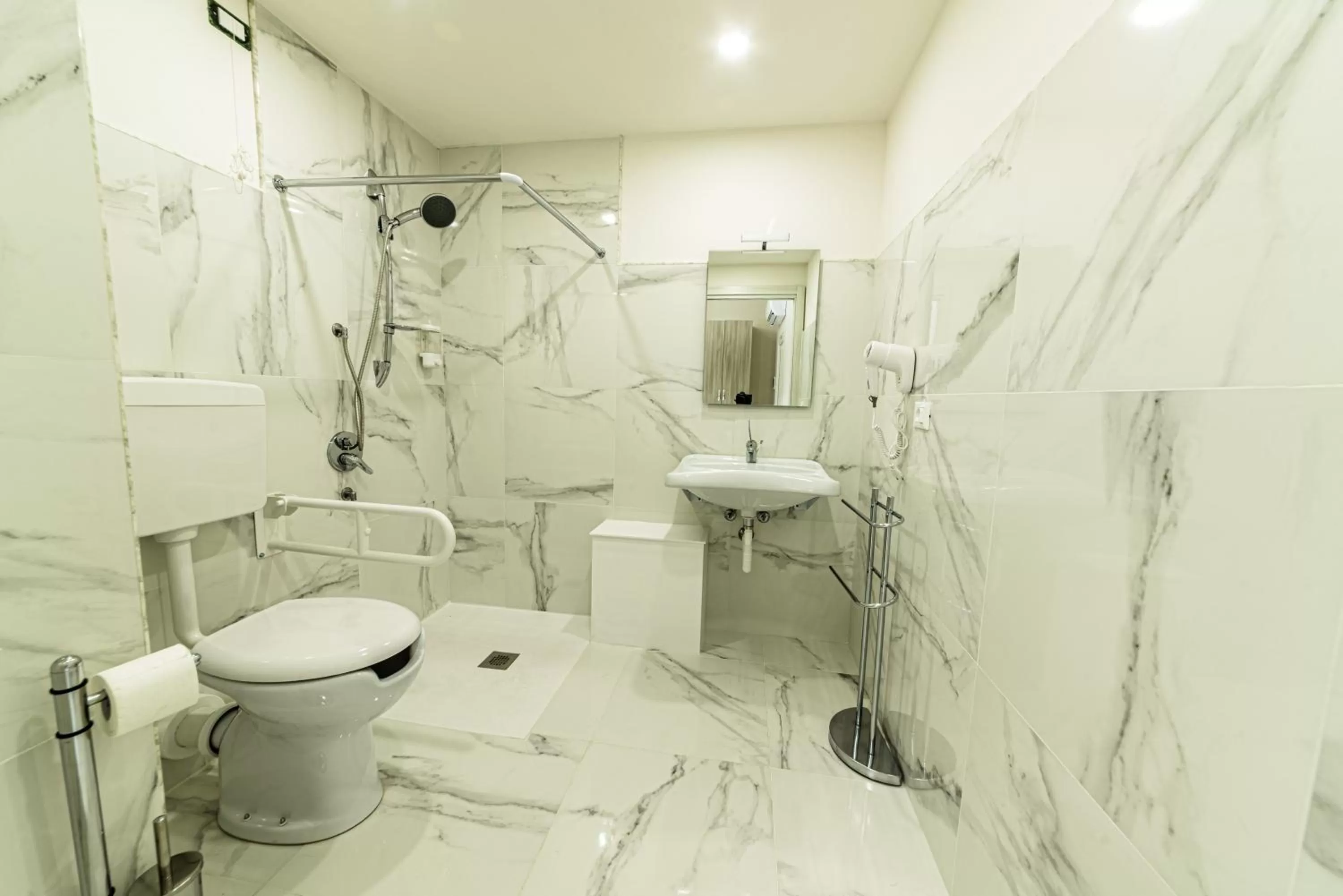 Bathroom in Corleone GUESTHOUSE