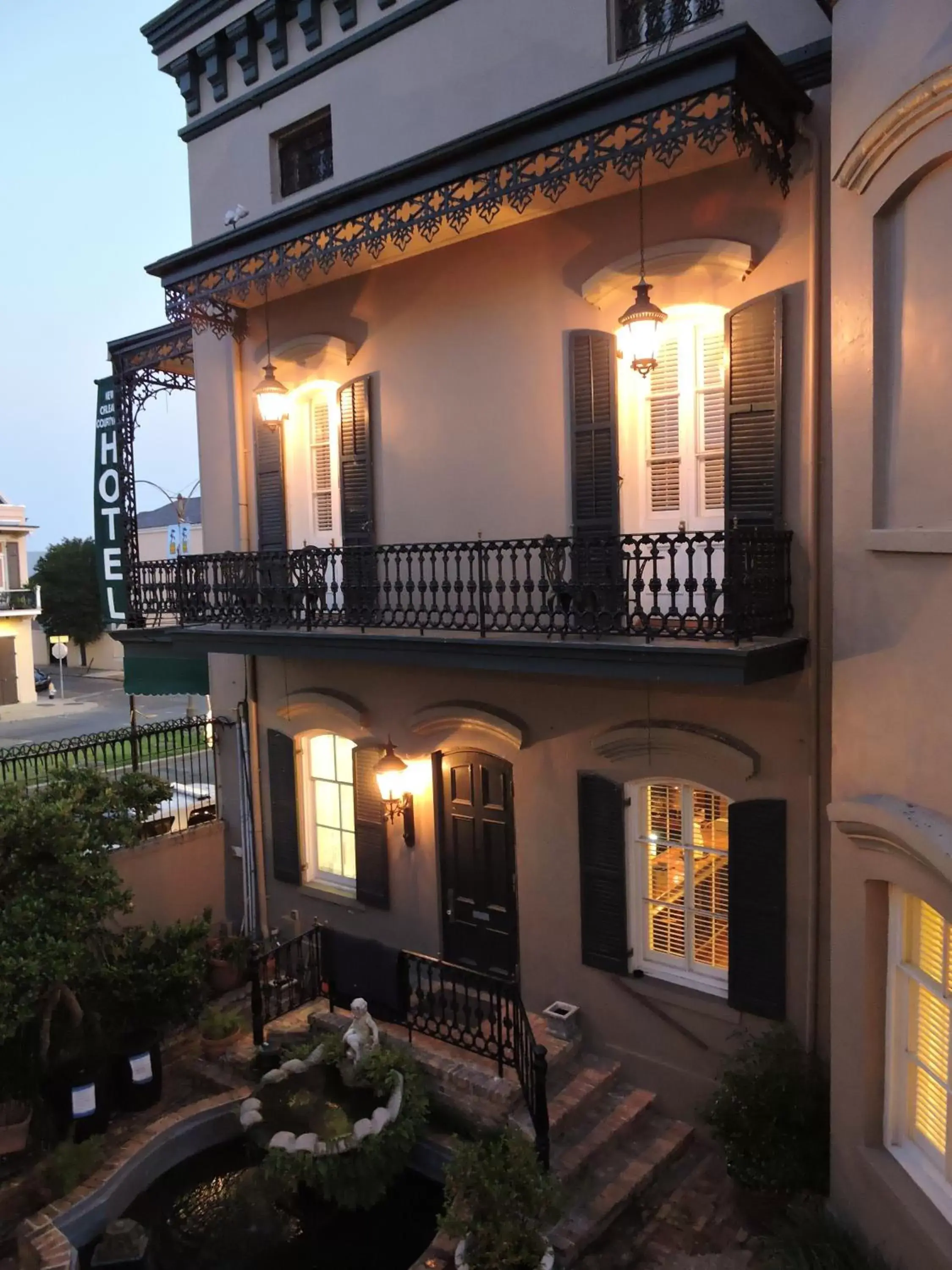 Facade/entrance, Property Building in French Quarter Courtyard Hotel and Suites