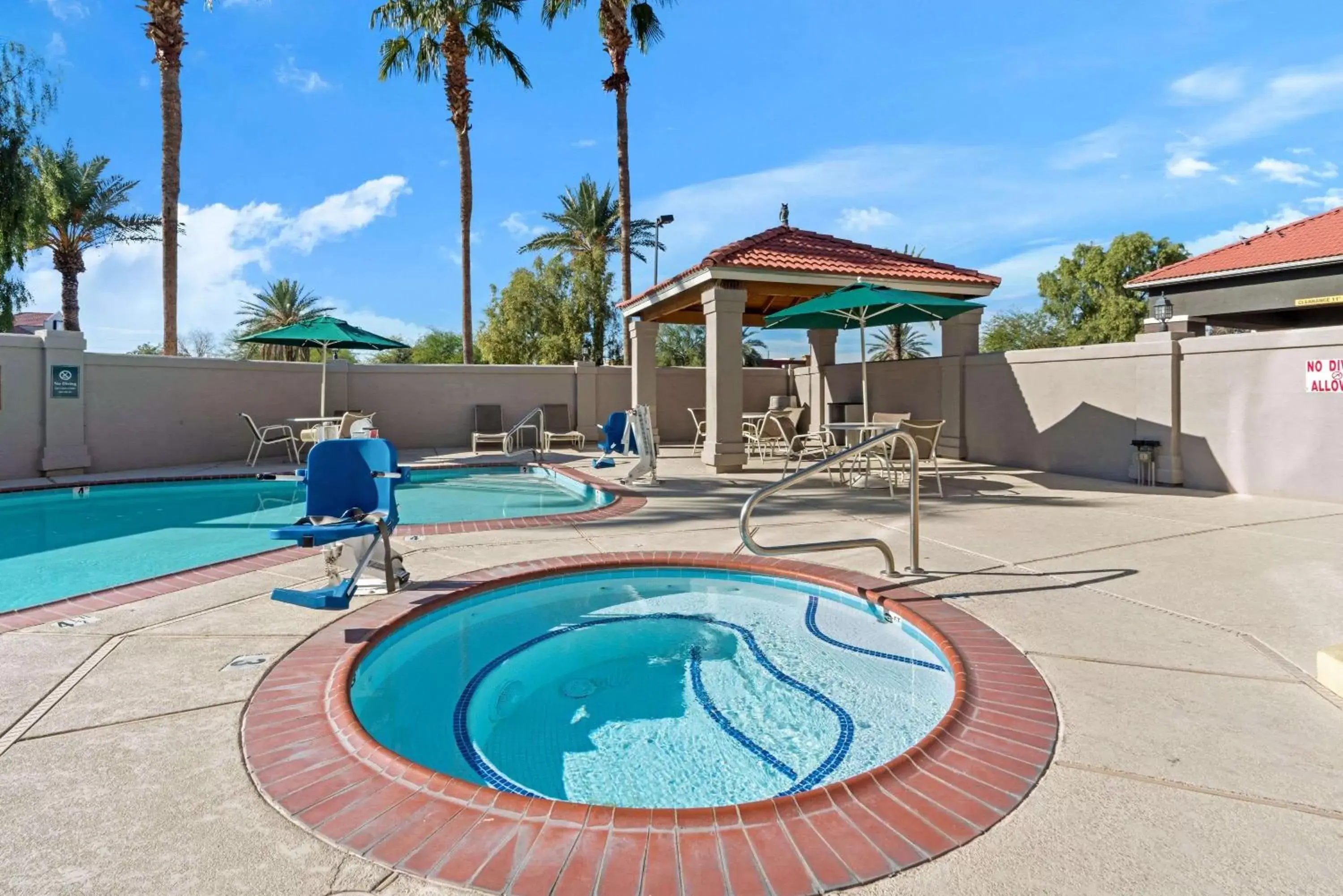 On site, Swimming Pool in La Quinta by Wyndham Phoenix I-10 West