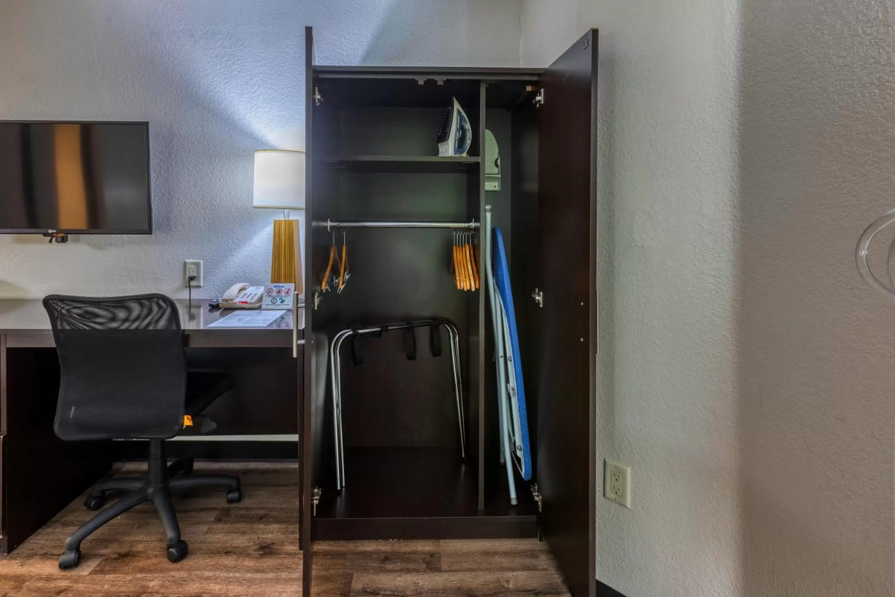 furniture, Kitchen/Kitchenette in Surestay Plus Hotel by Best Western Superstition Springs