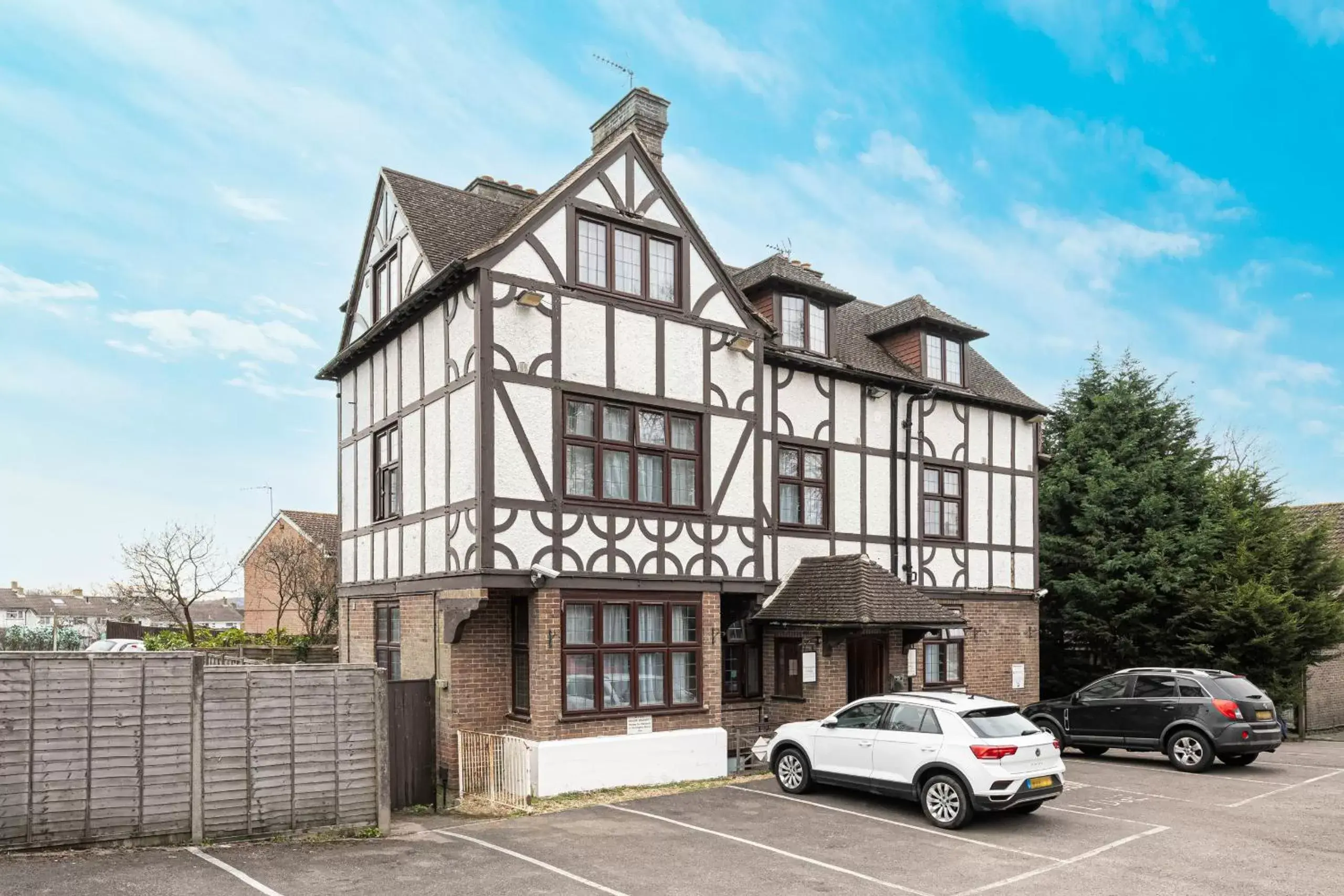 Property Building in Barrington Lodge