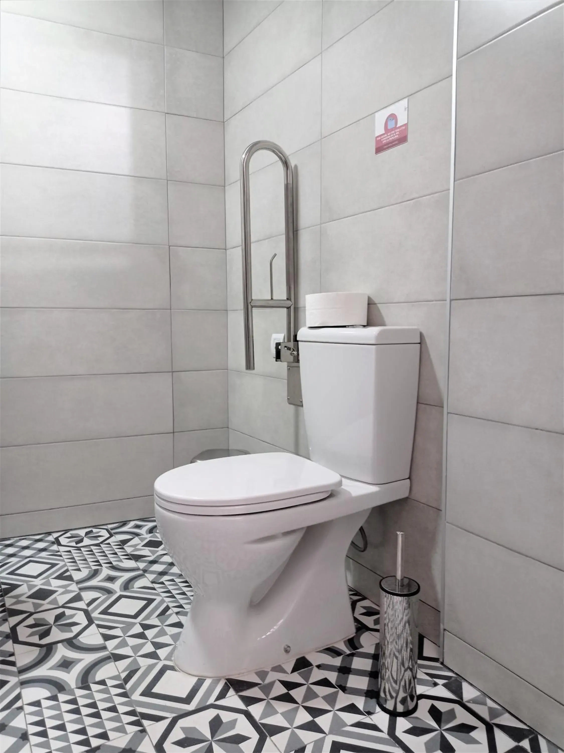 Bathroom in Planeta Cadiz Hostel