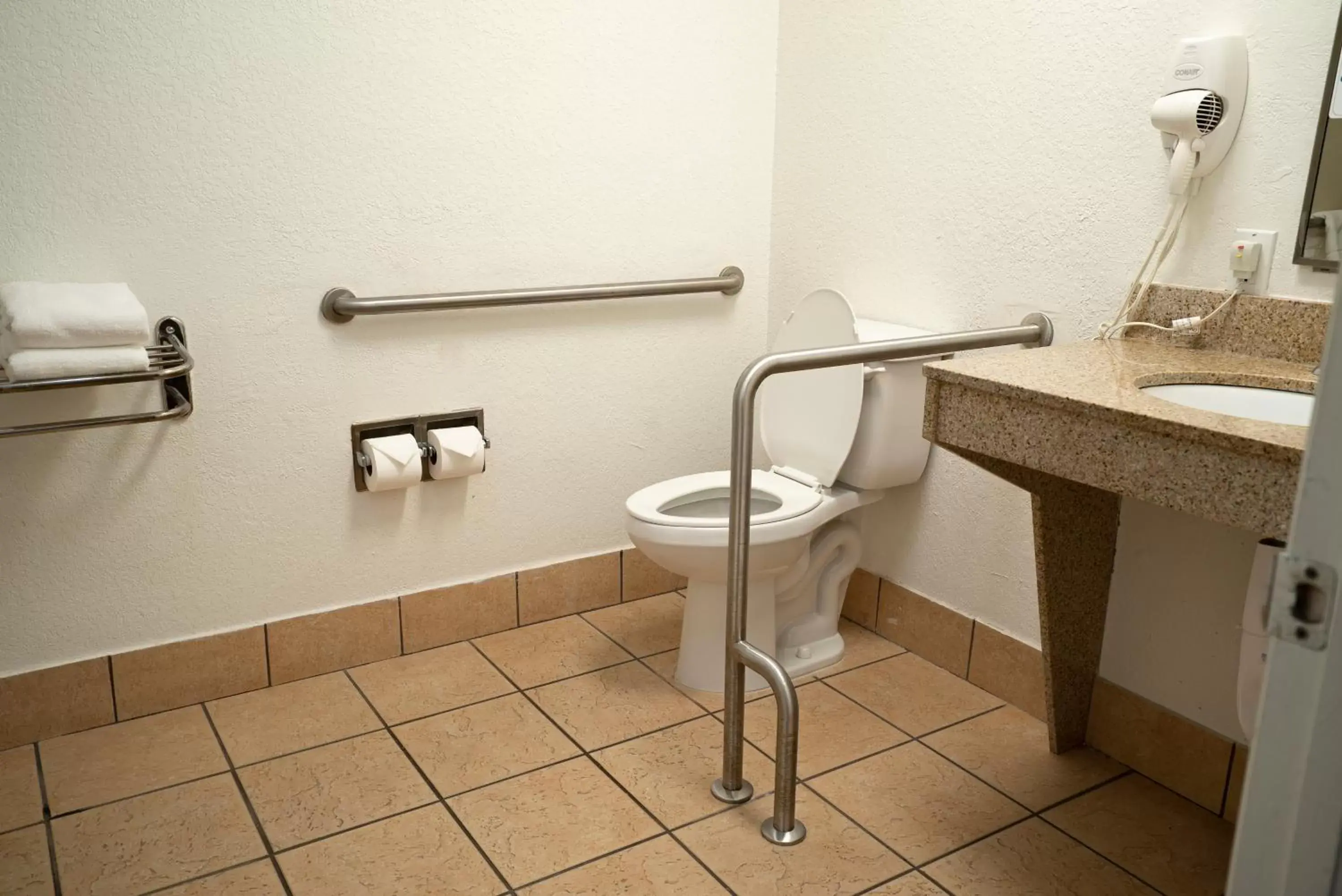 Bathroom in Quality Inn Florida City - Gateway to the Keys