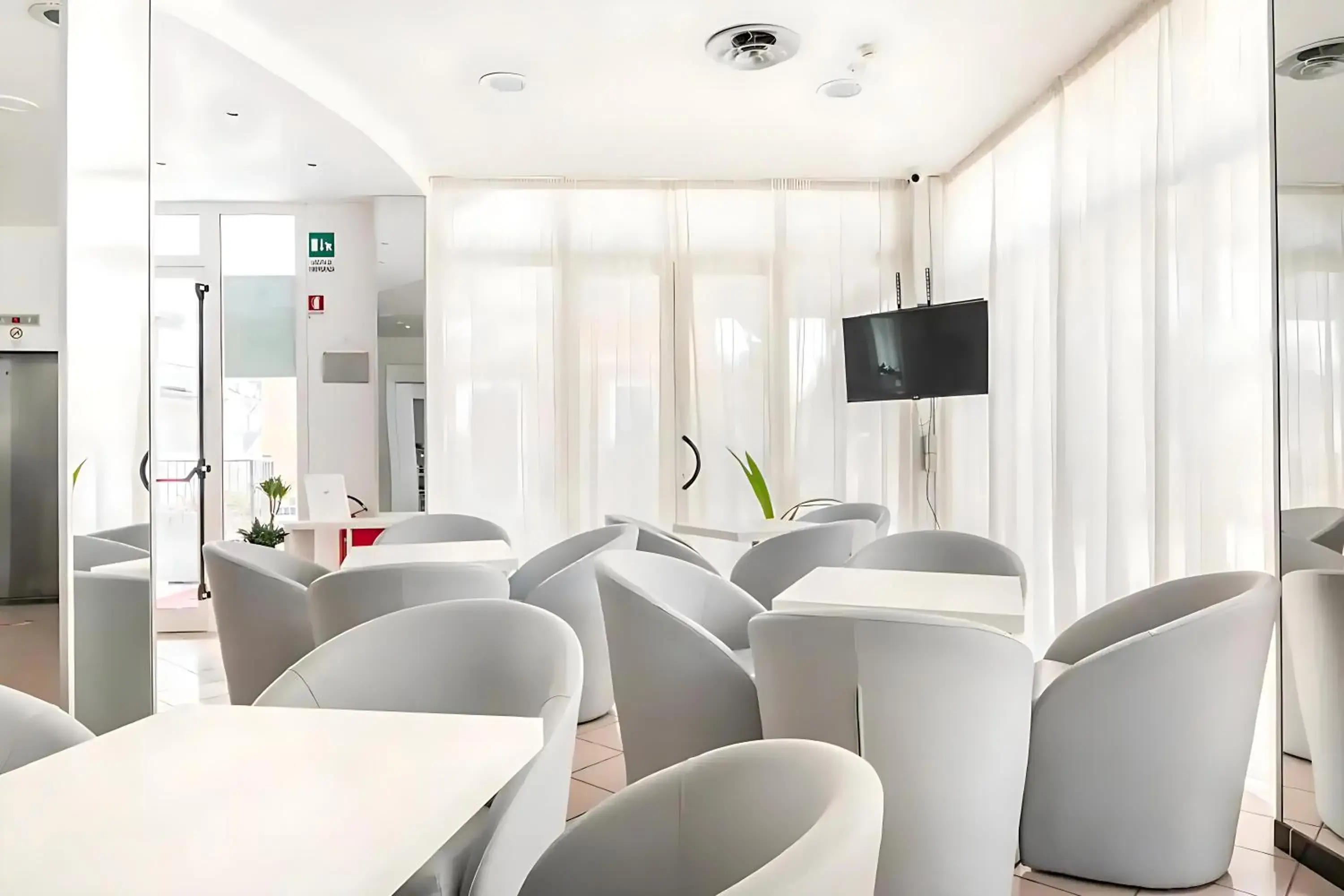 Communal lounge/ TV room in Hotel Villa Argia Rimini