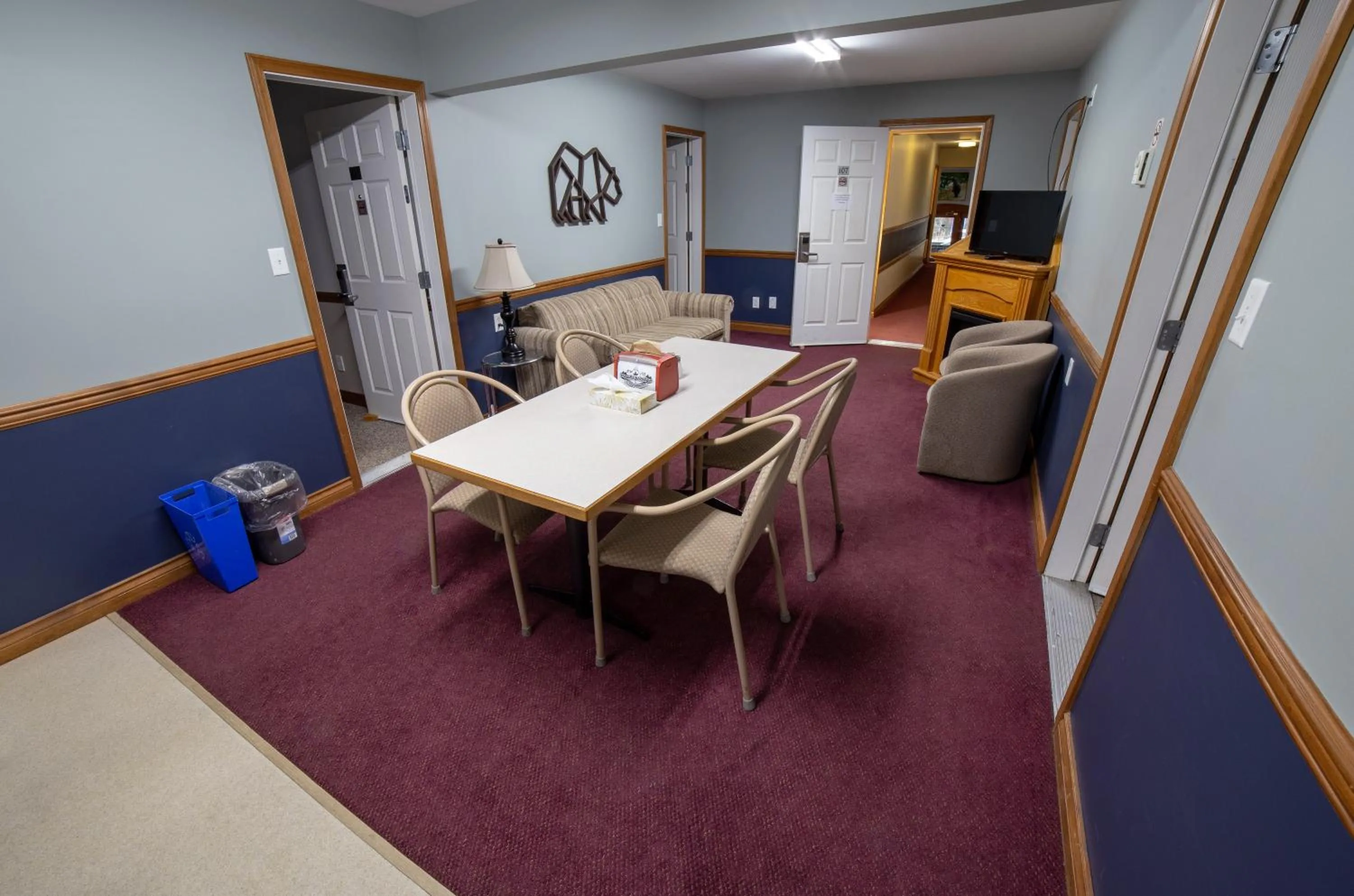 Seating area in Peaks Lodge