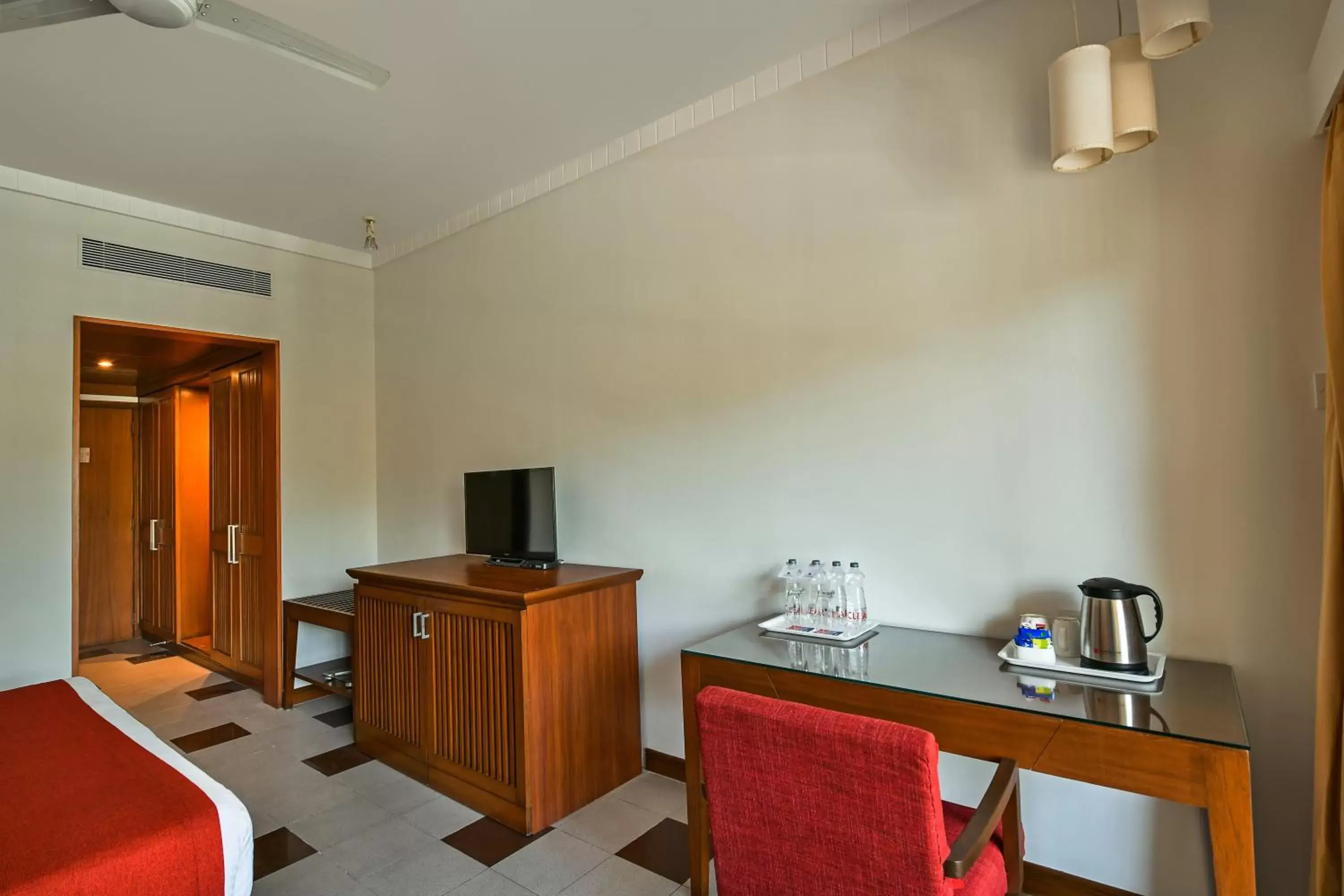 Coffee/tea facilities, TV/Entertainment Center in Fariyas Resort Lonavala