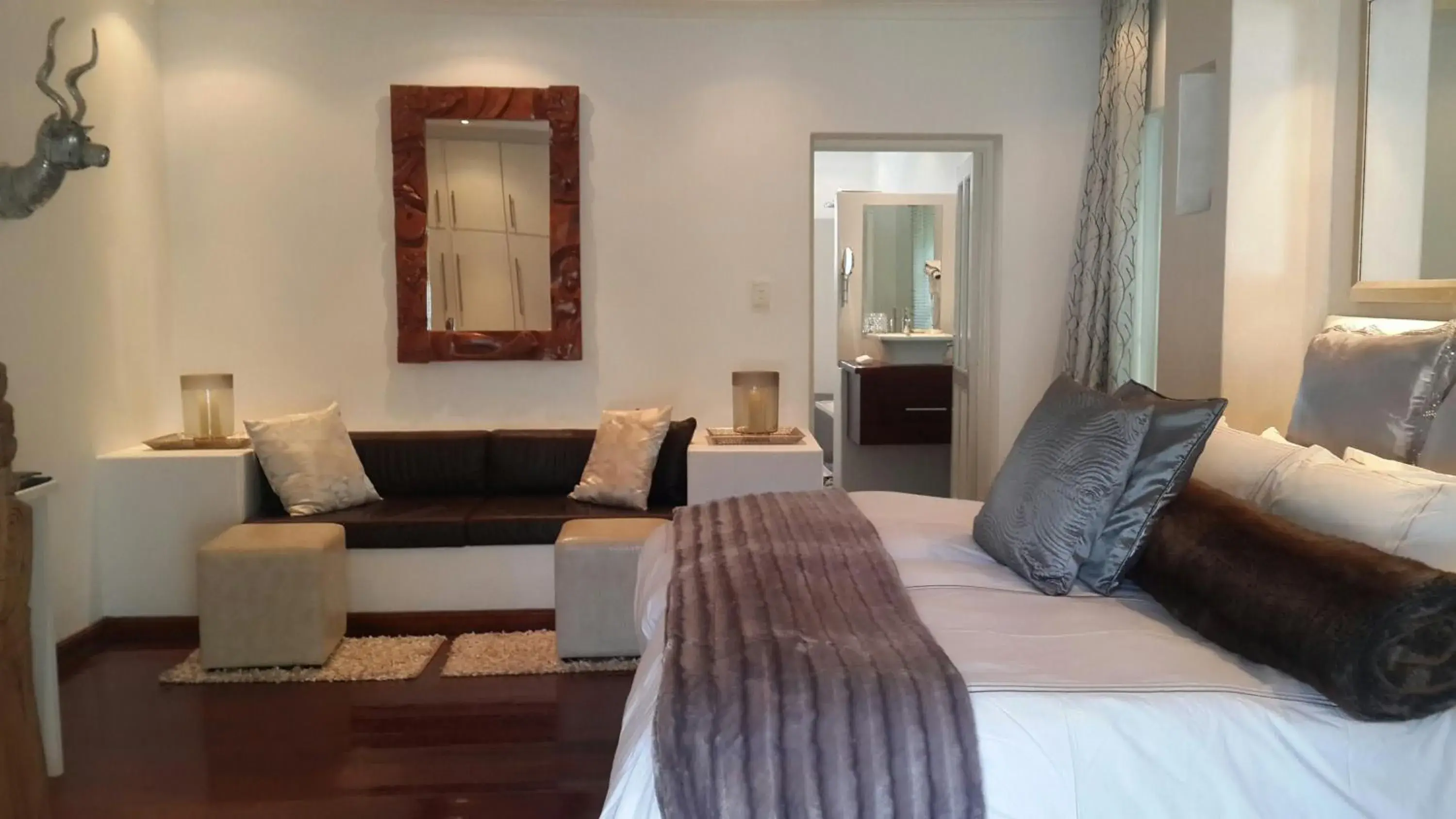 Photo of the whole room, Seating Area in De Kloof Luxury Estate