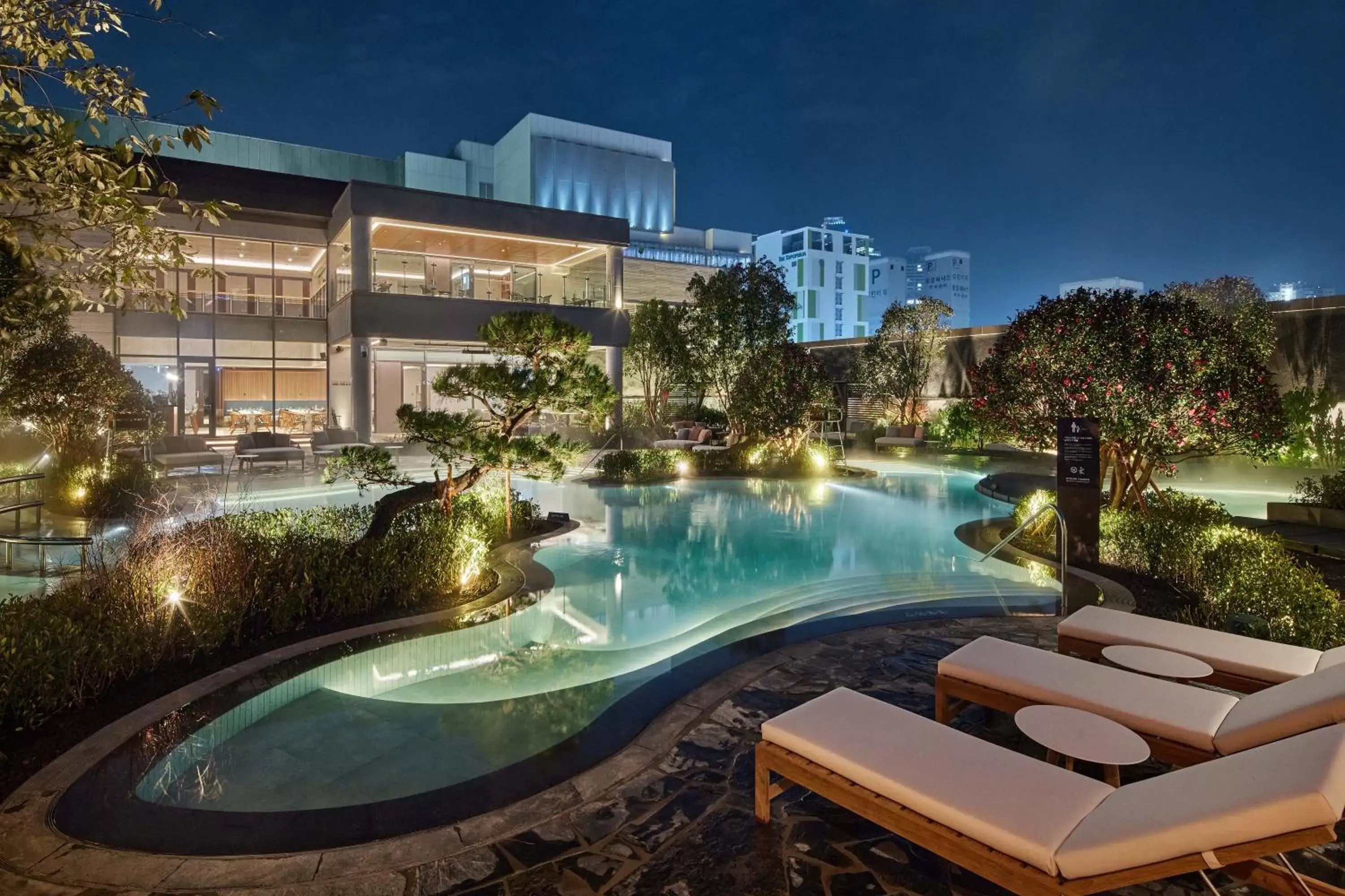 Swimming Pool in Lotte Hotel Busan