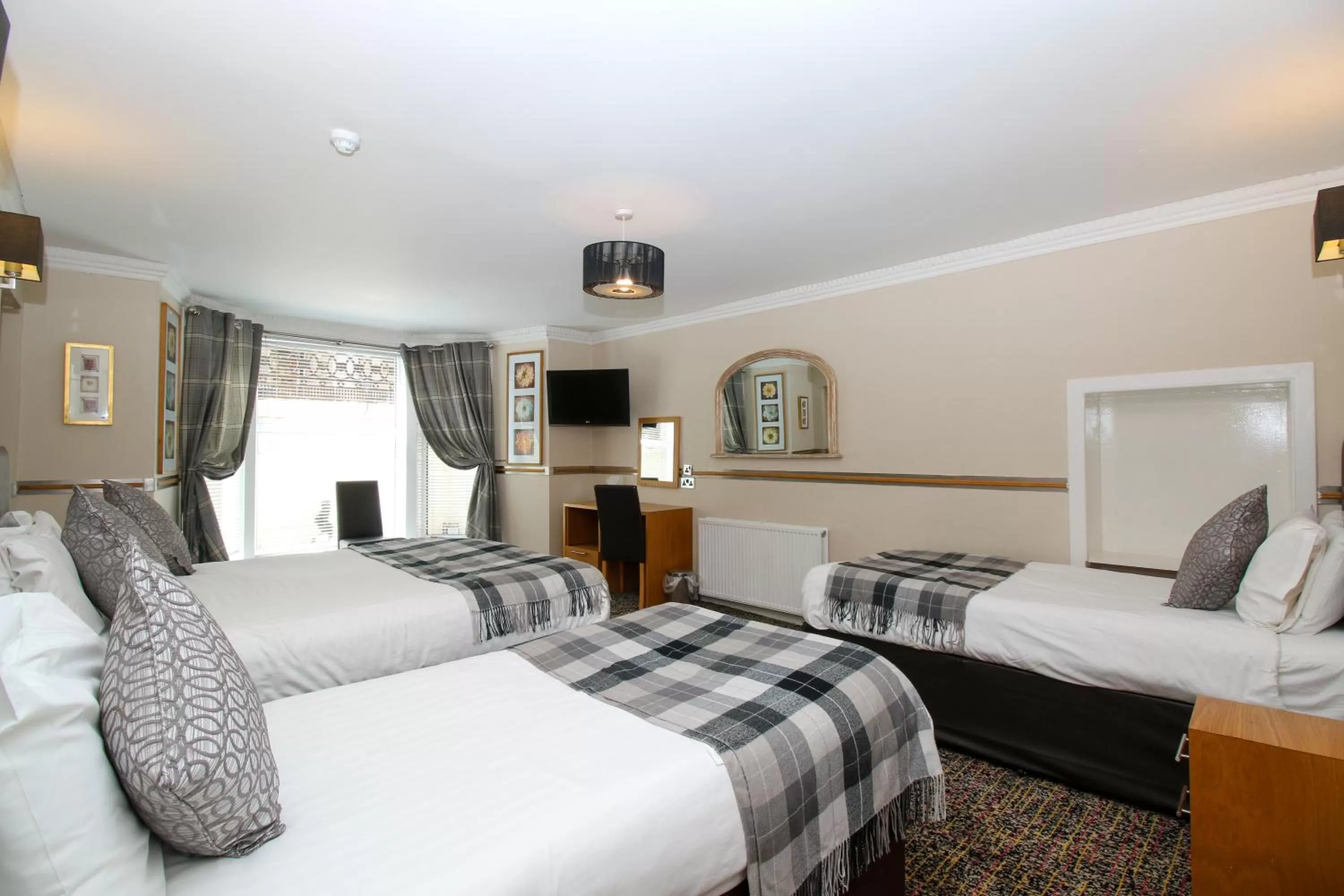 Bedroom, Bed in Kelvingrove Hotel - Sauchiehall St