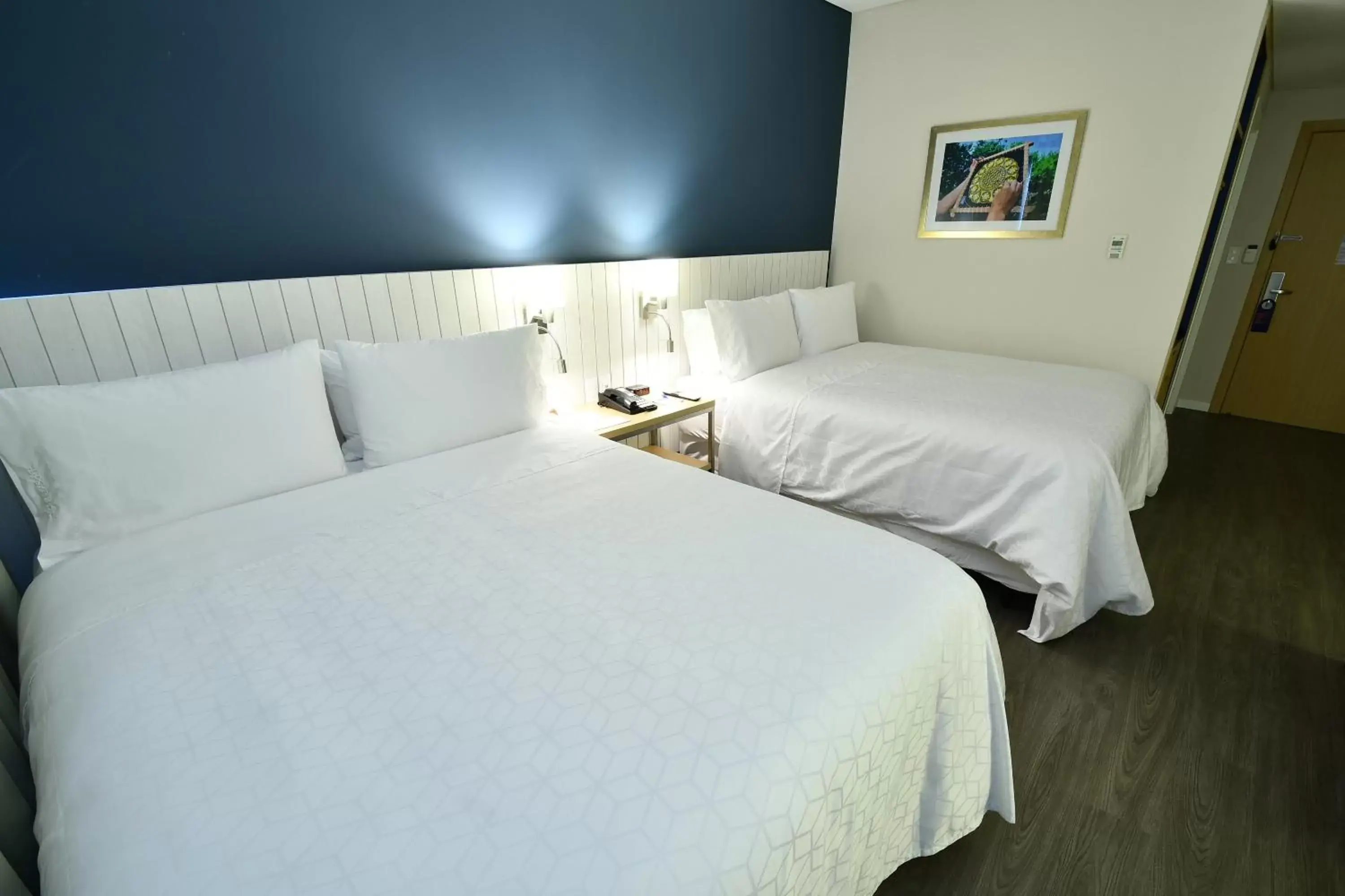 Photo of the whole room, Bed in Holiday Inn Express Asuncion Aviadores , an IHG Hotel