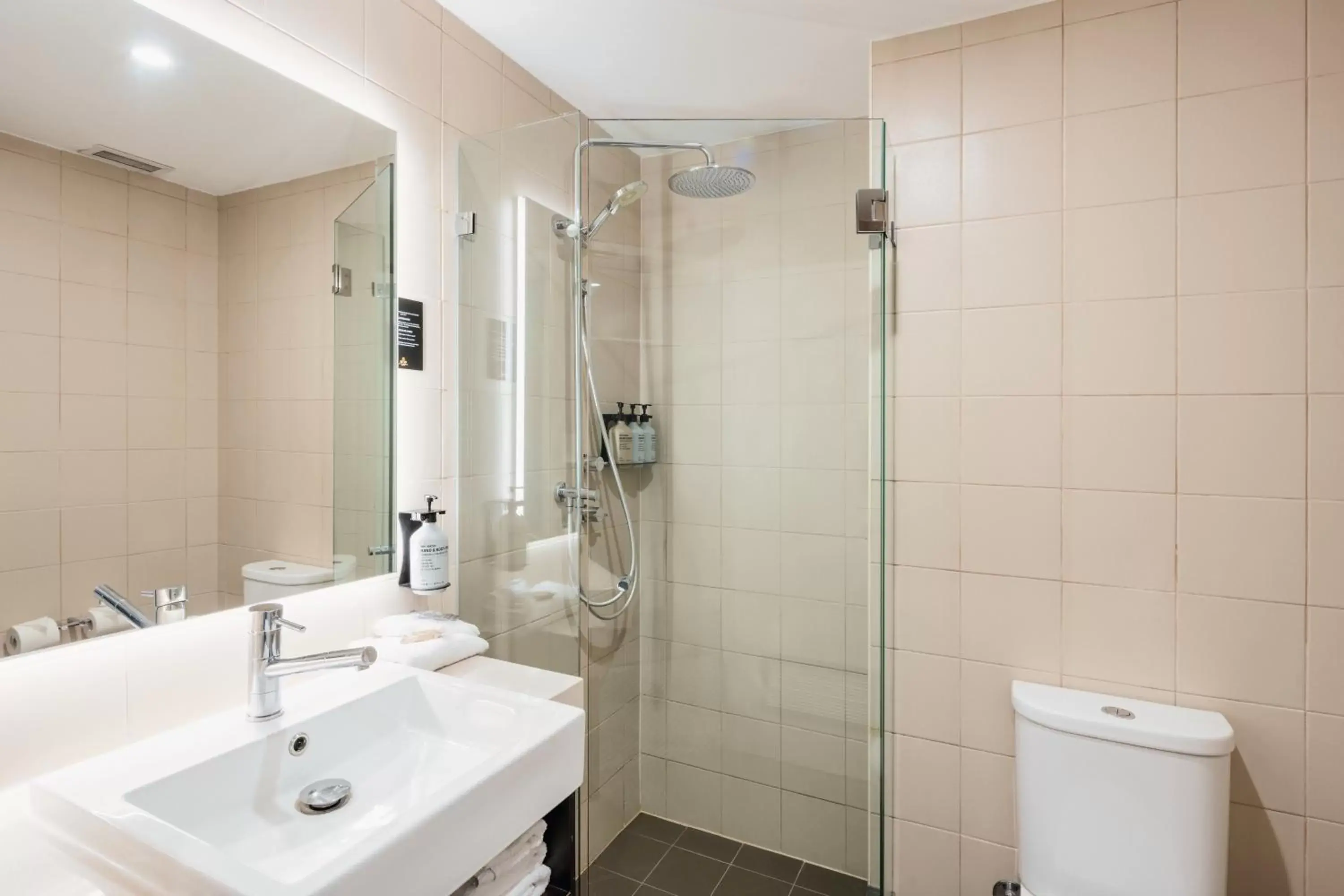 Bathroom in Royal Pacific Hotel