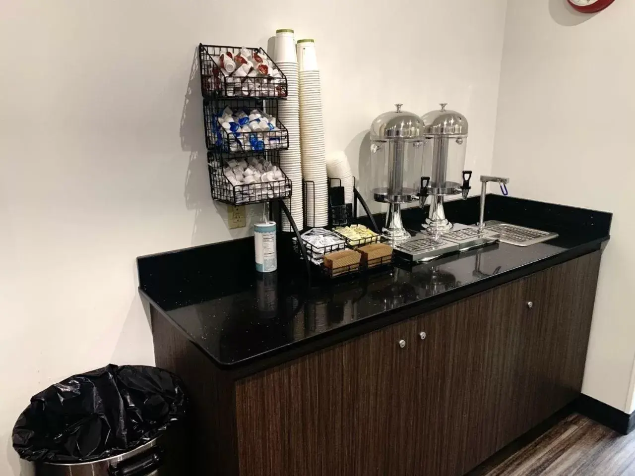 Breakfast in Hotel Ruby Sandpoint Breakfast in Hotel Ruby Sandpoint