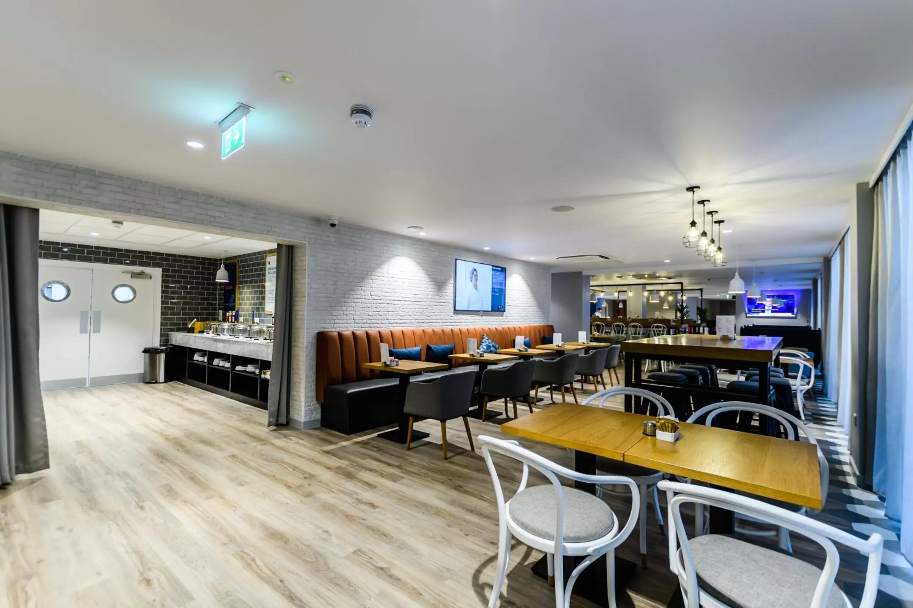 Restaurant/Places to Eat in Holiday Inn Express - Wigan, an IHG Hotel