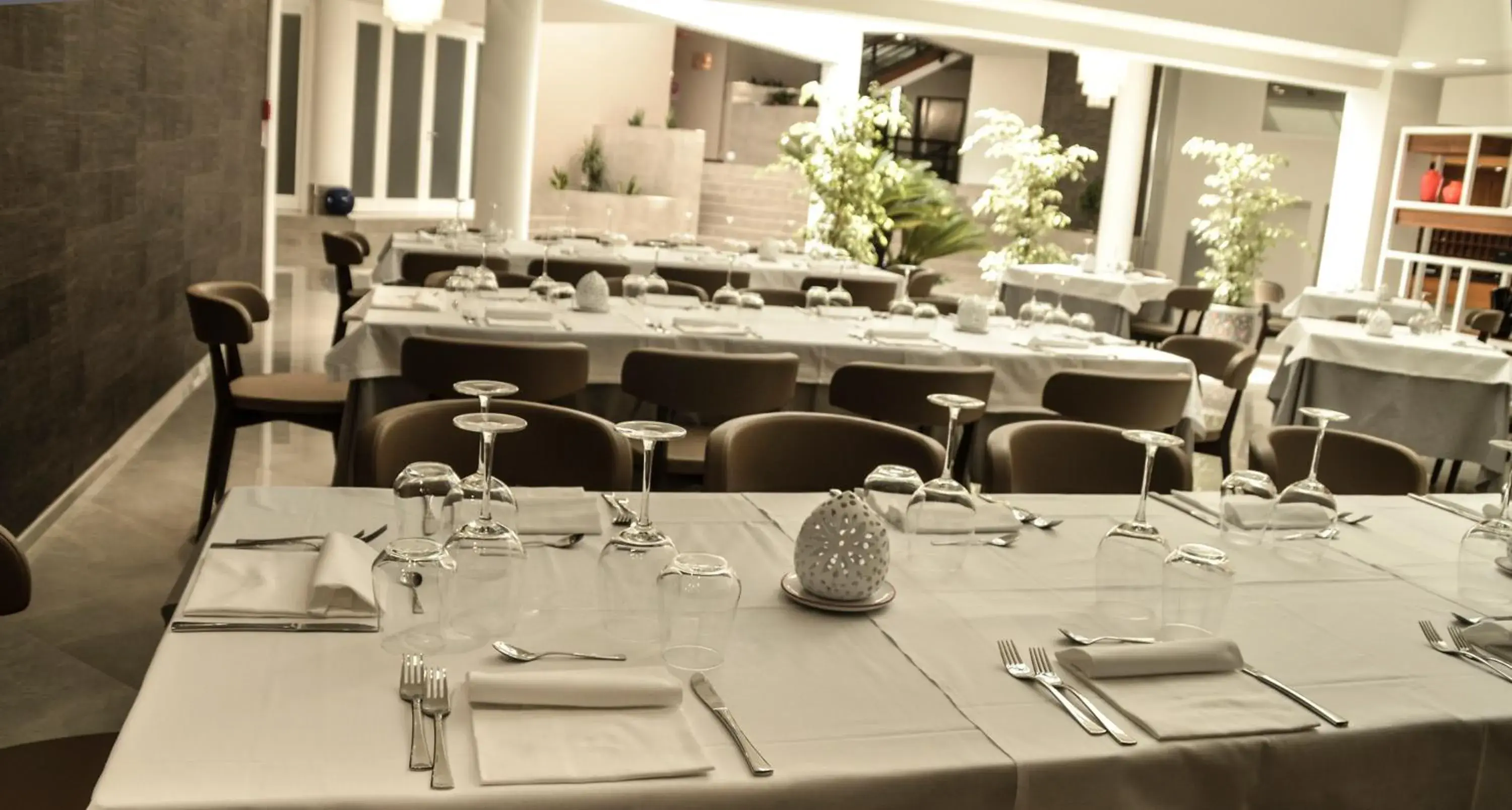 Restaurant/Places to Eat in Hotel d'Aragona