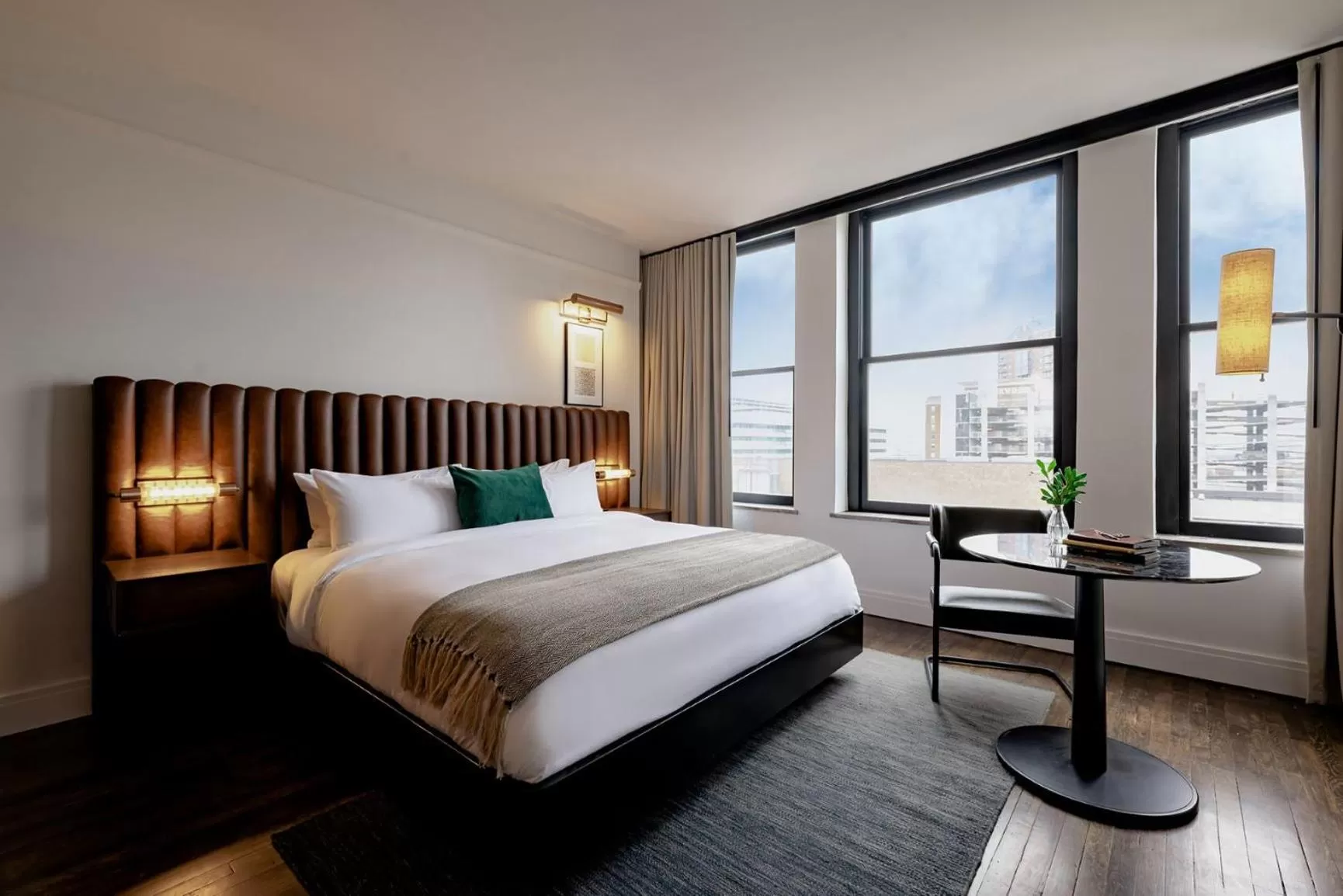 Signature King Room with City View  in Surety Hotel