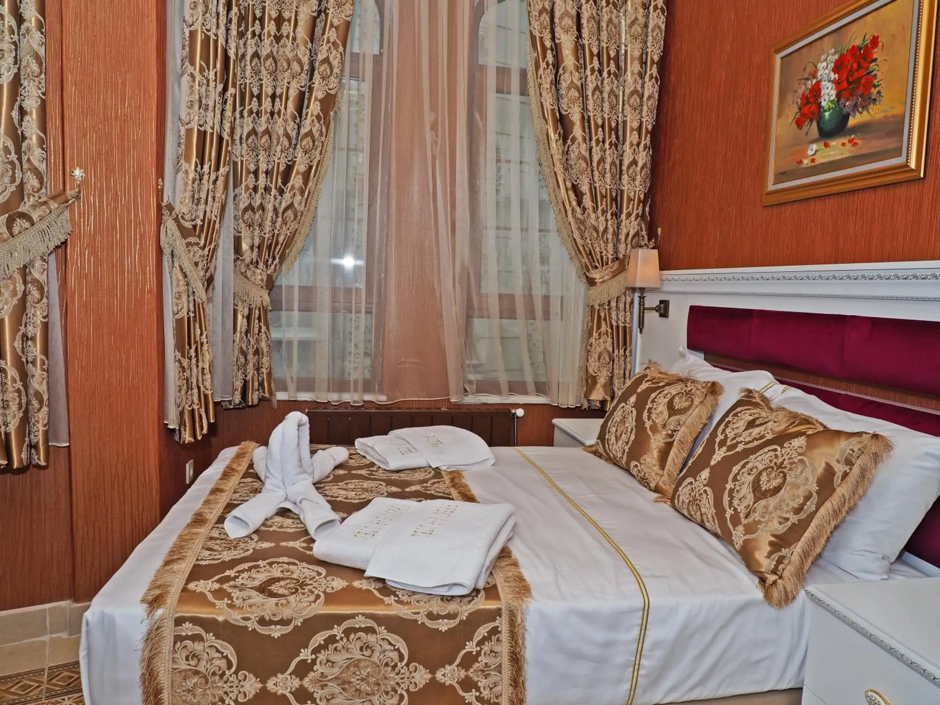 Bed in Sirkeci Gar Hotel