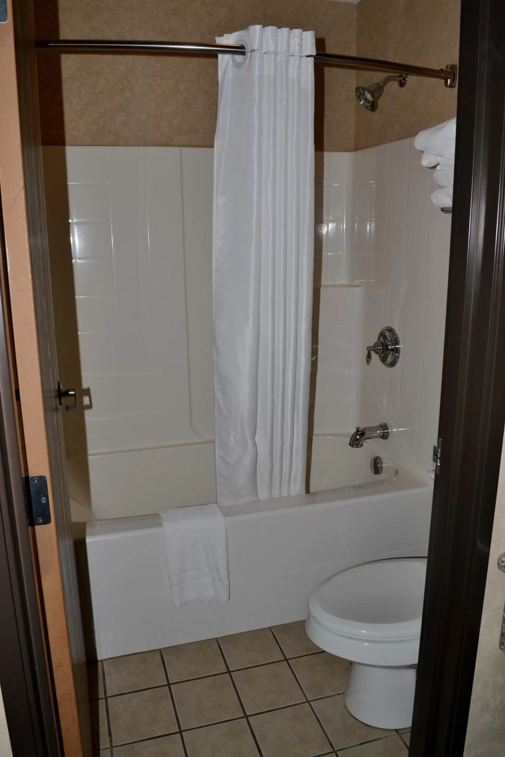 Bathroom in Paola Inn and Suites