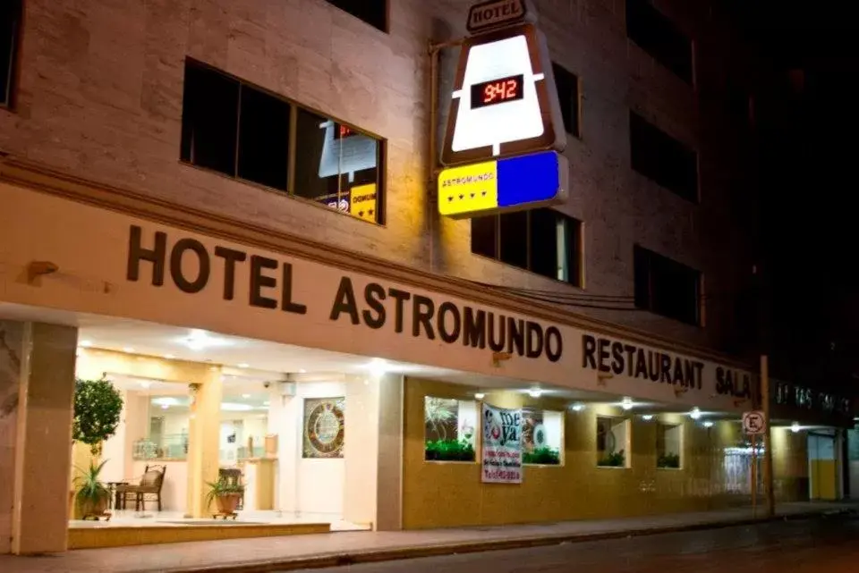 Facade/entrance in Hotel Astromundo