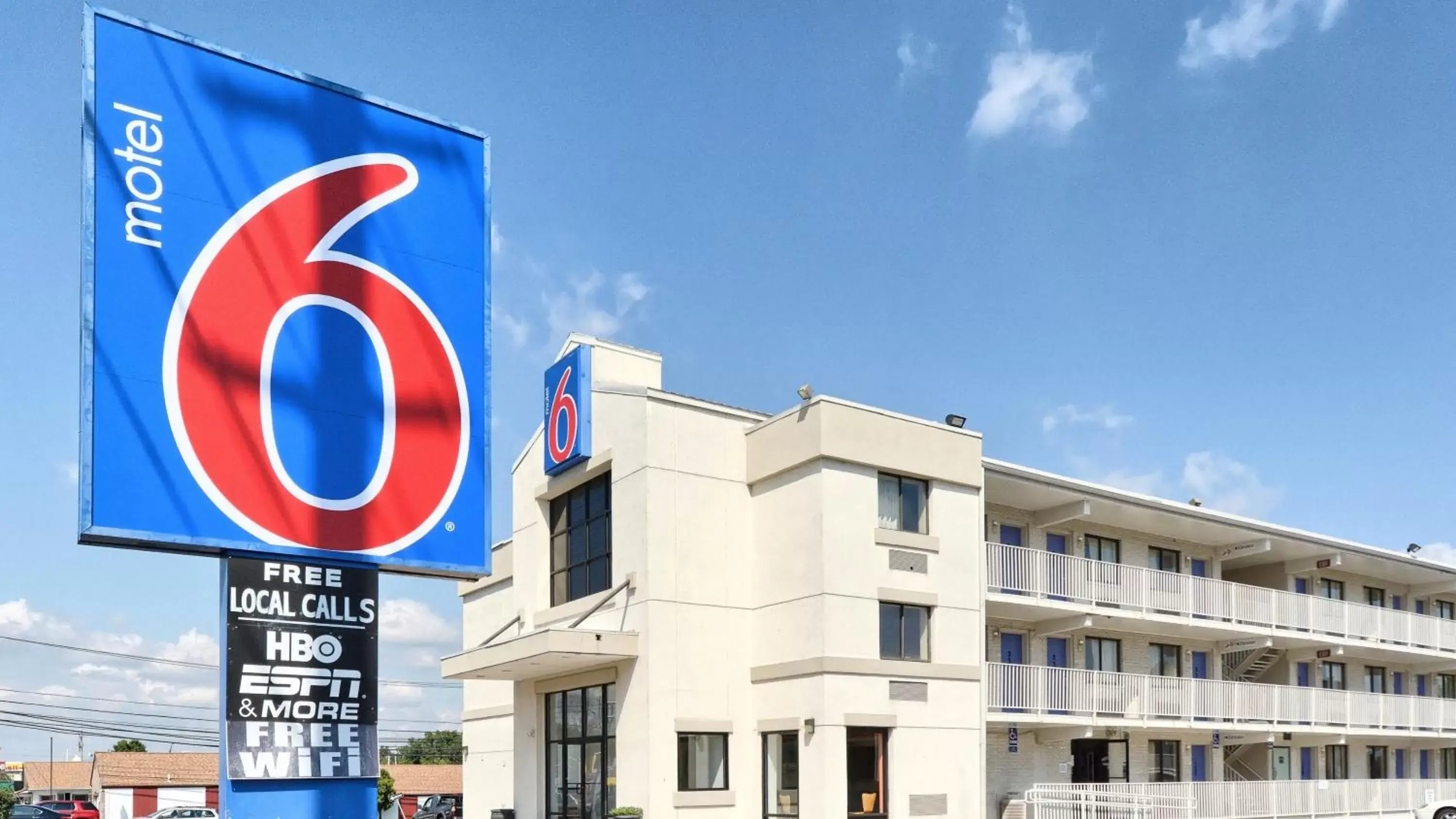 Property Building in Motel 6-Maple Shade Township, NJ - Philadelphia - Mt Laurel