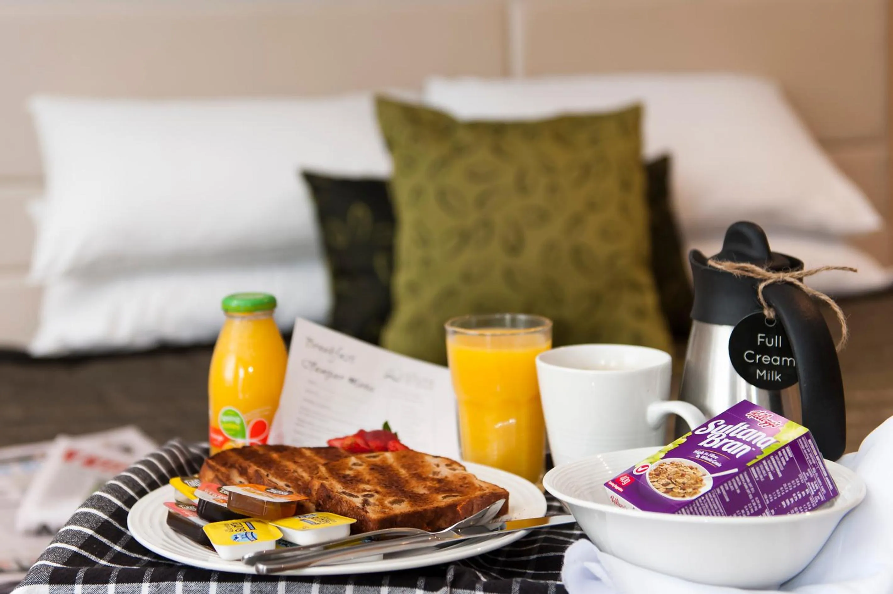 Breakfast, Bed in Allure On Ocean Motel - Mollymook Beach