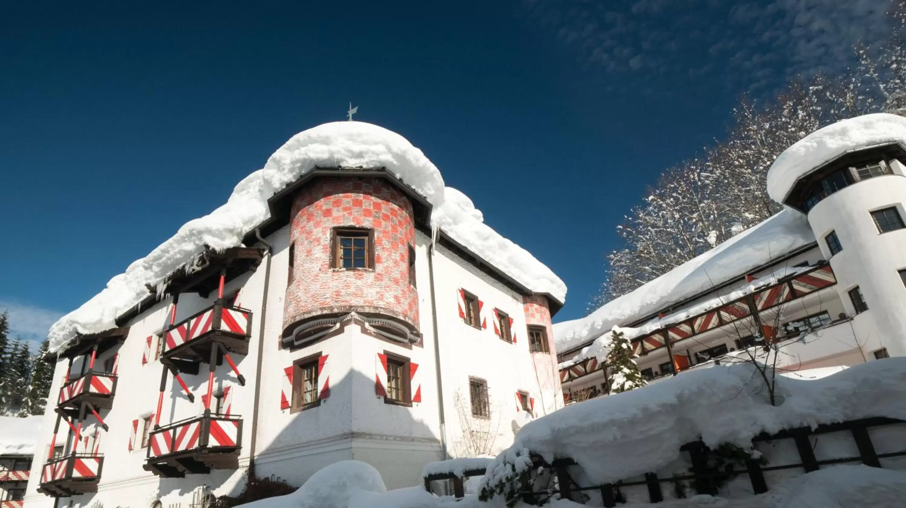Property building, Winter in Family Hotel Schloss Rosenegg
