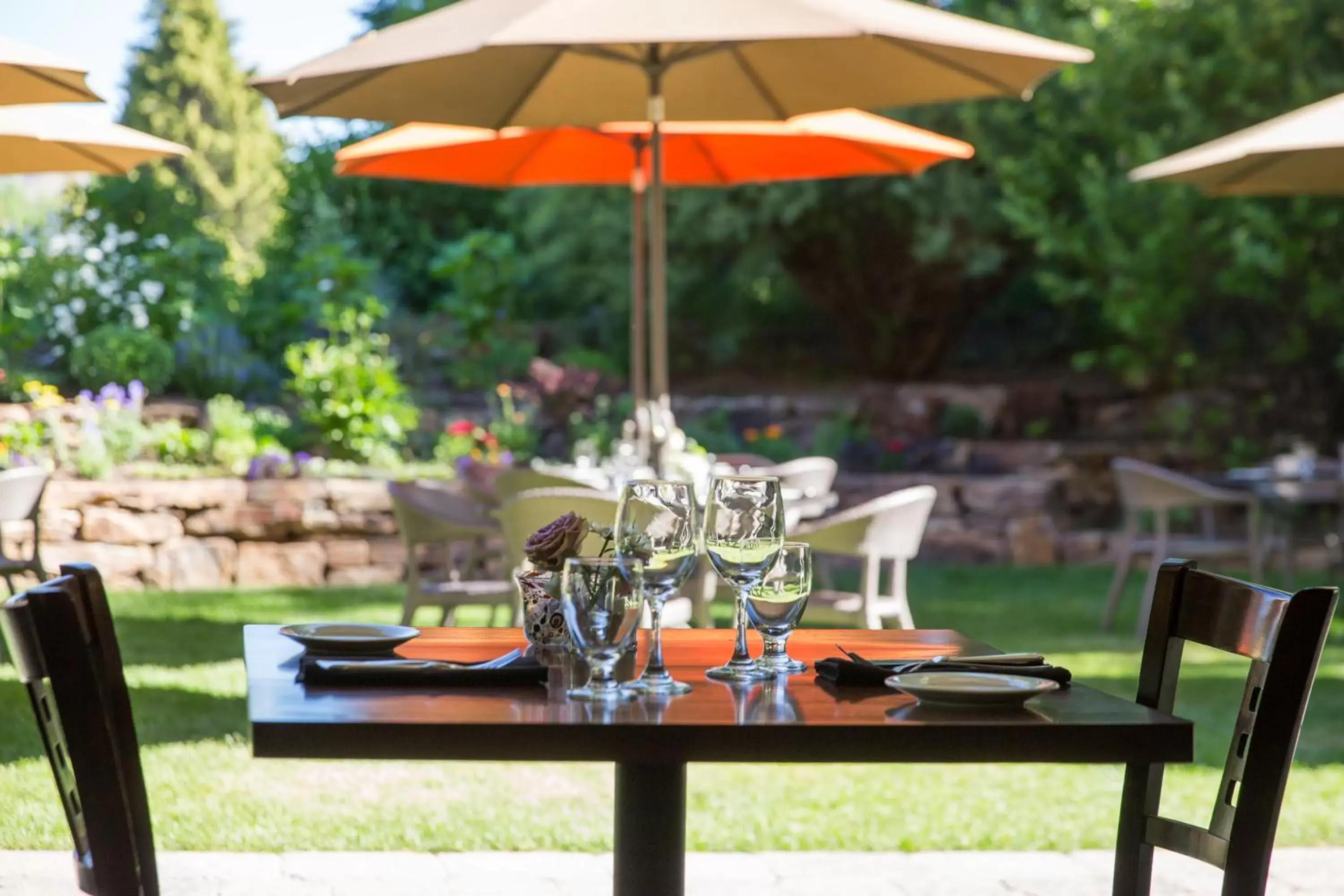 Restaurant/places to eat in Knob Hill Inn Restaurant/places to eat in Knob Hill Inn