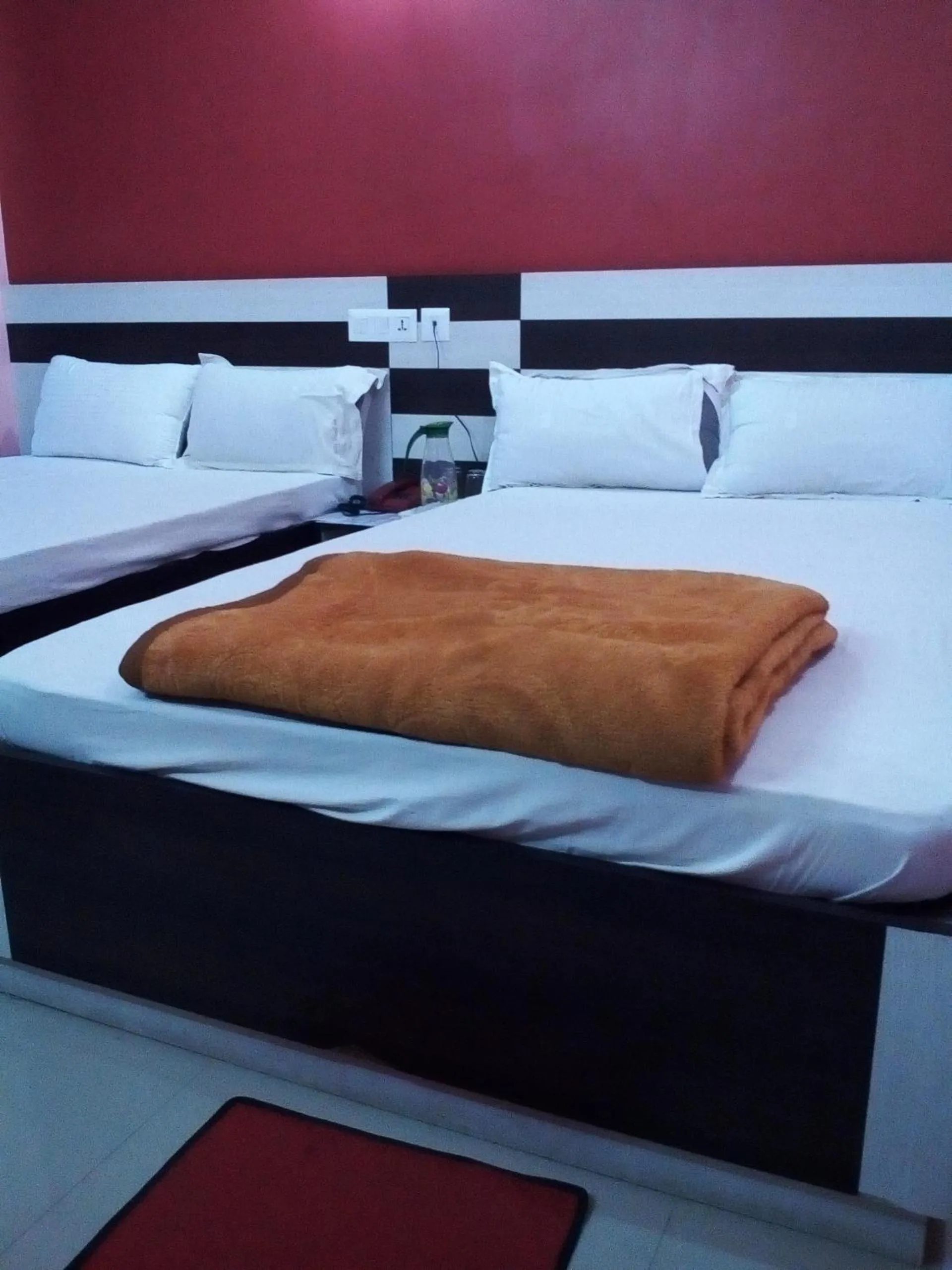Bed in Hotel Viraat Inn