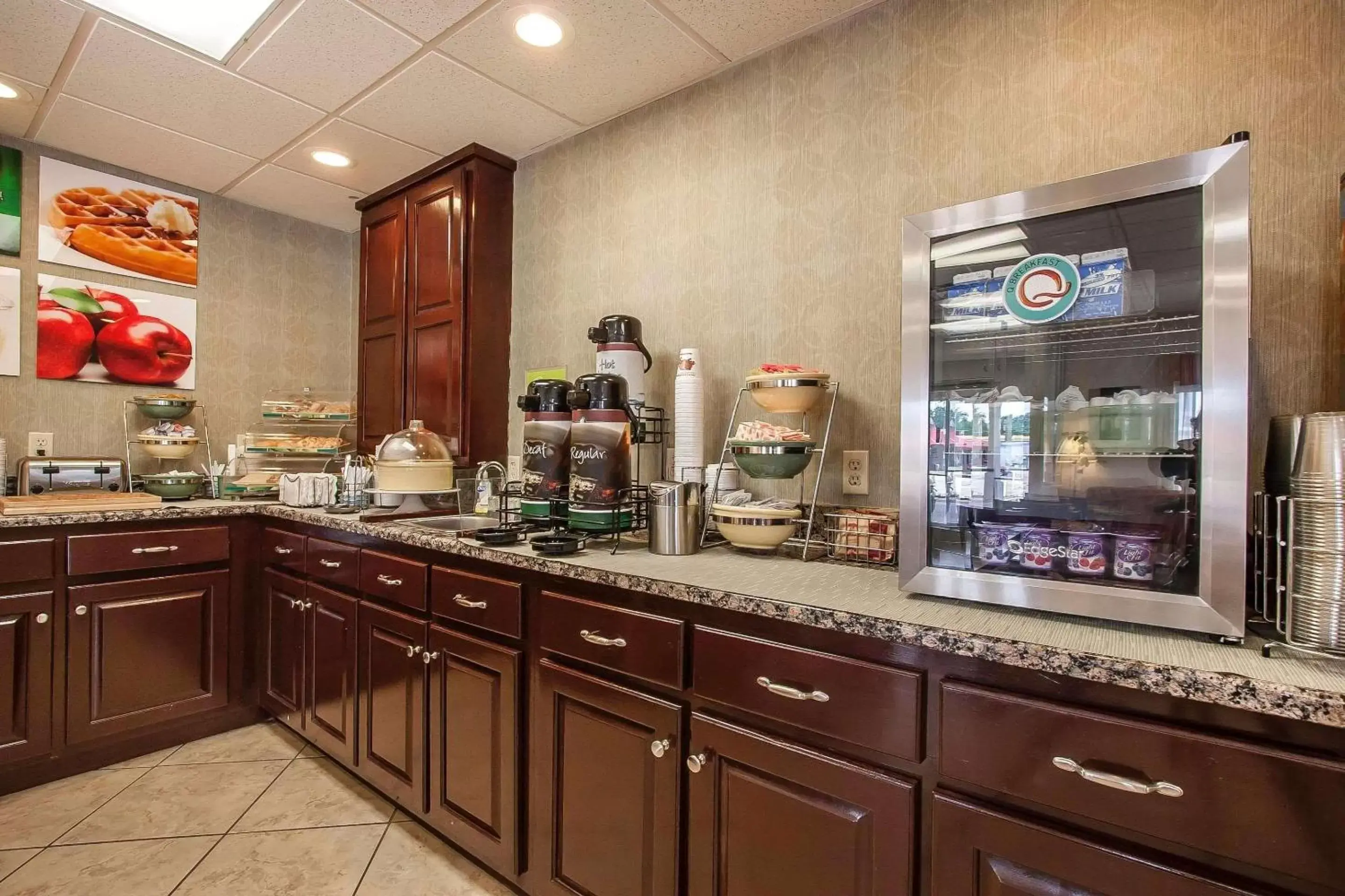 Restaurant/places to eat in Quality Inn & Suites