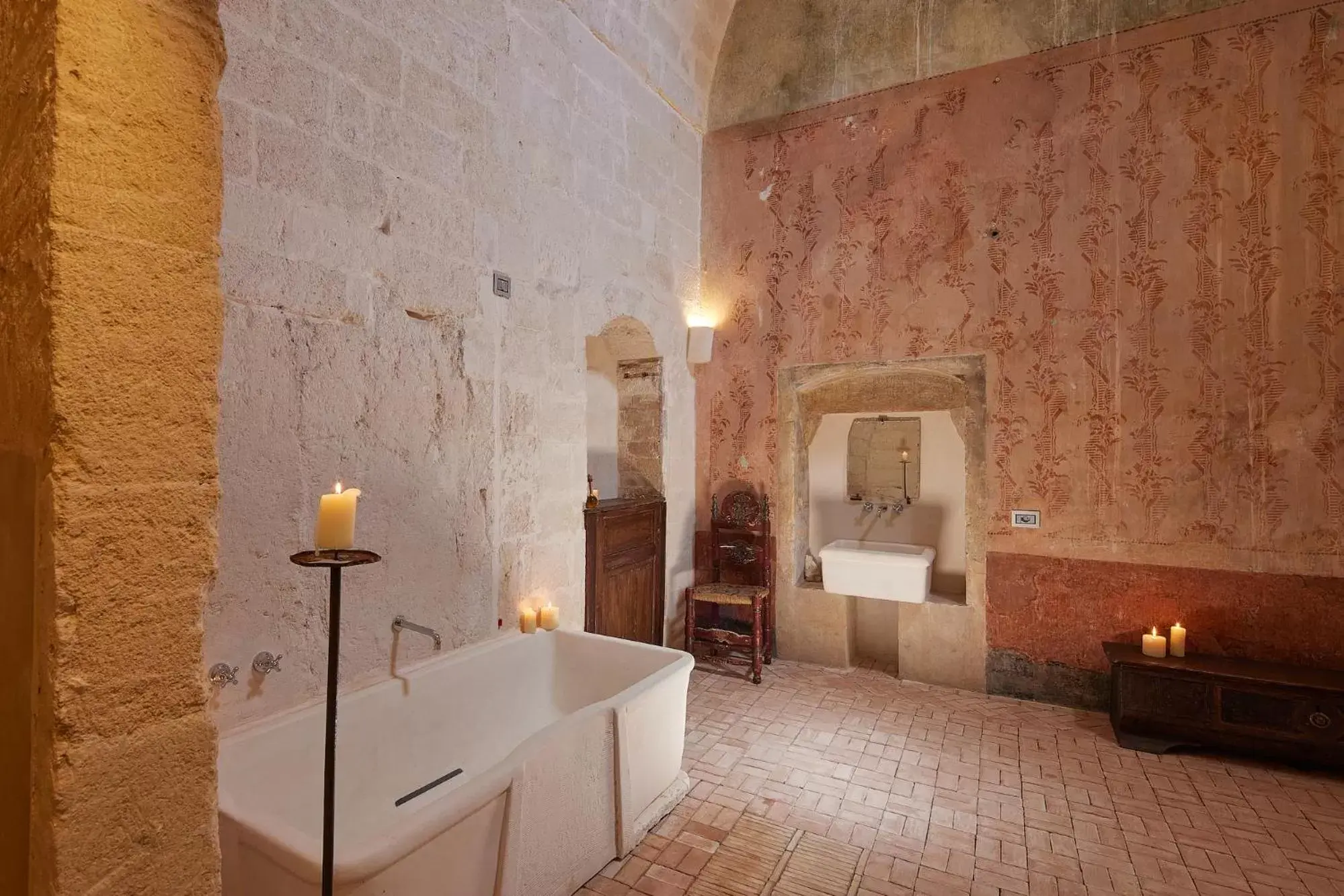 Bath in Sextantio Le Grotte Della Civita