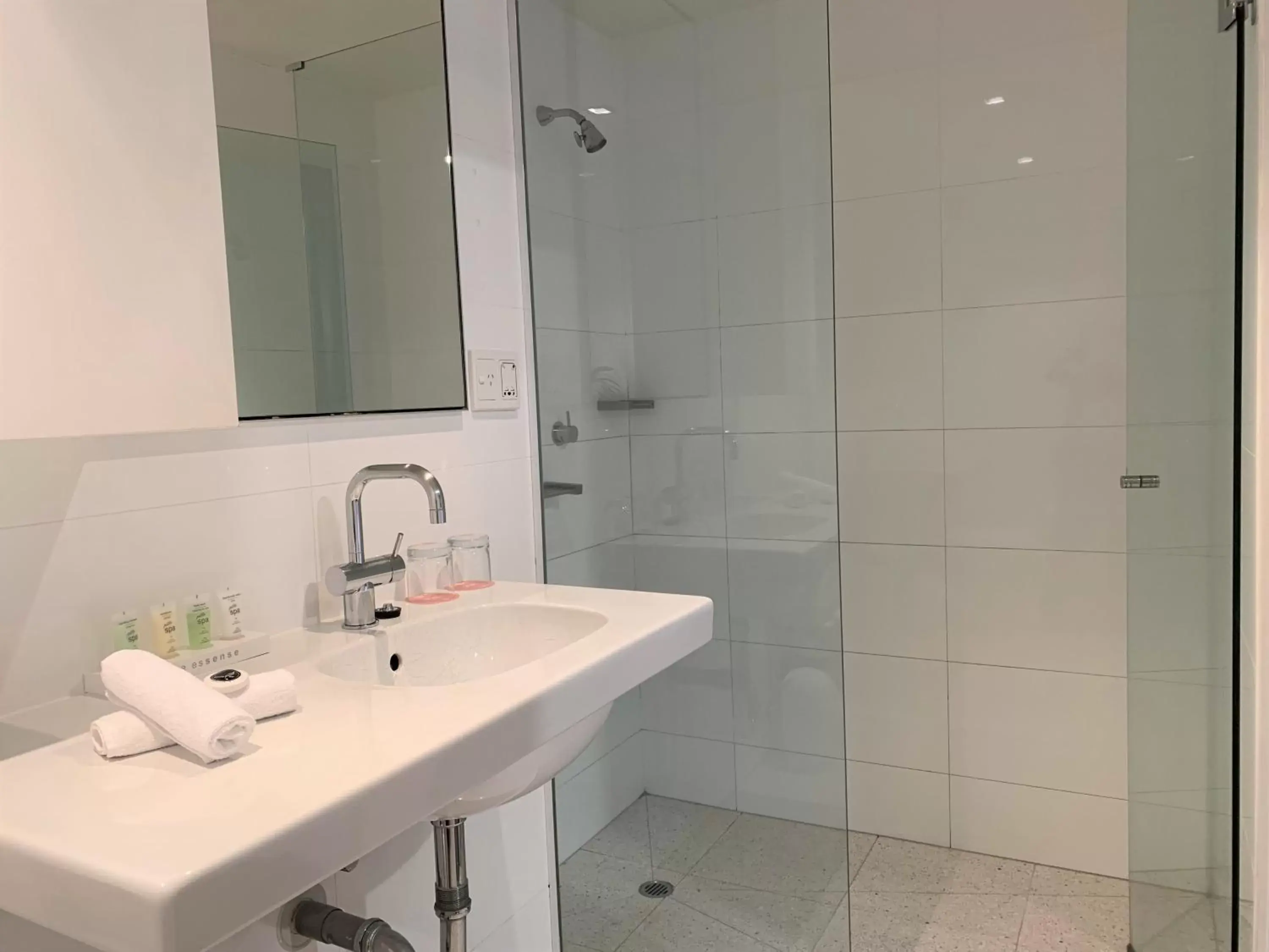 Bathroom in Cosmopolitan Hotel Melbourne