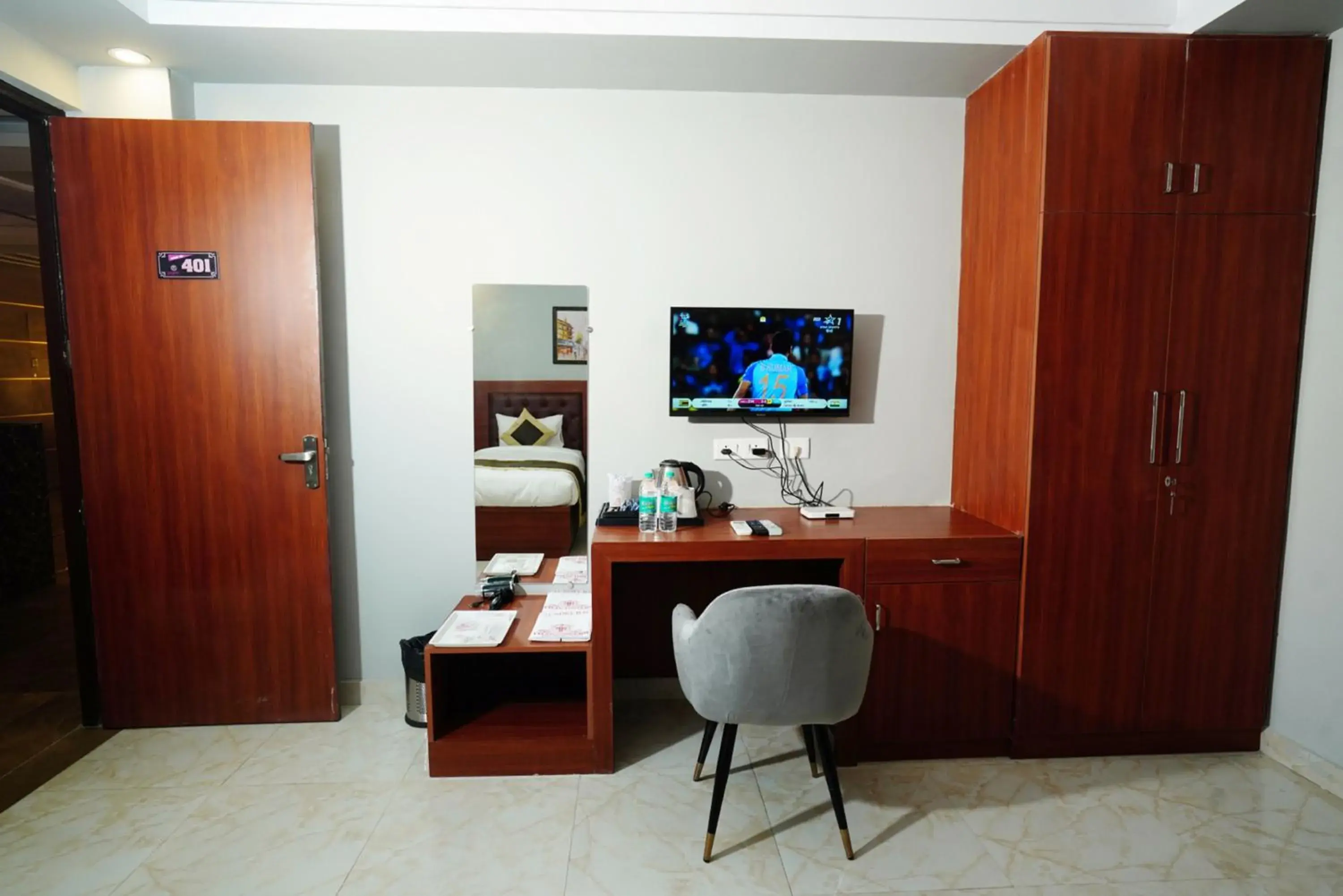 TV and multimedia, TV/Entertainment Center in ExpoMart Inn