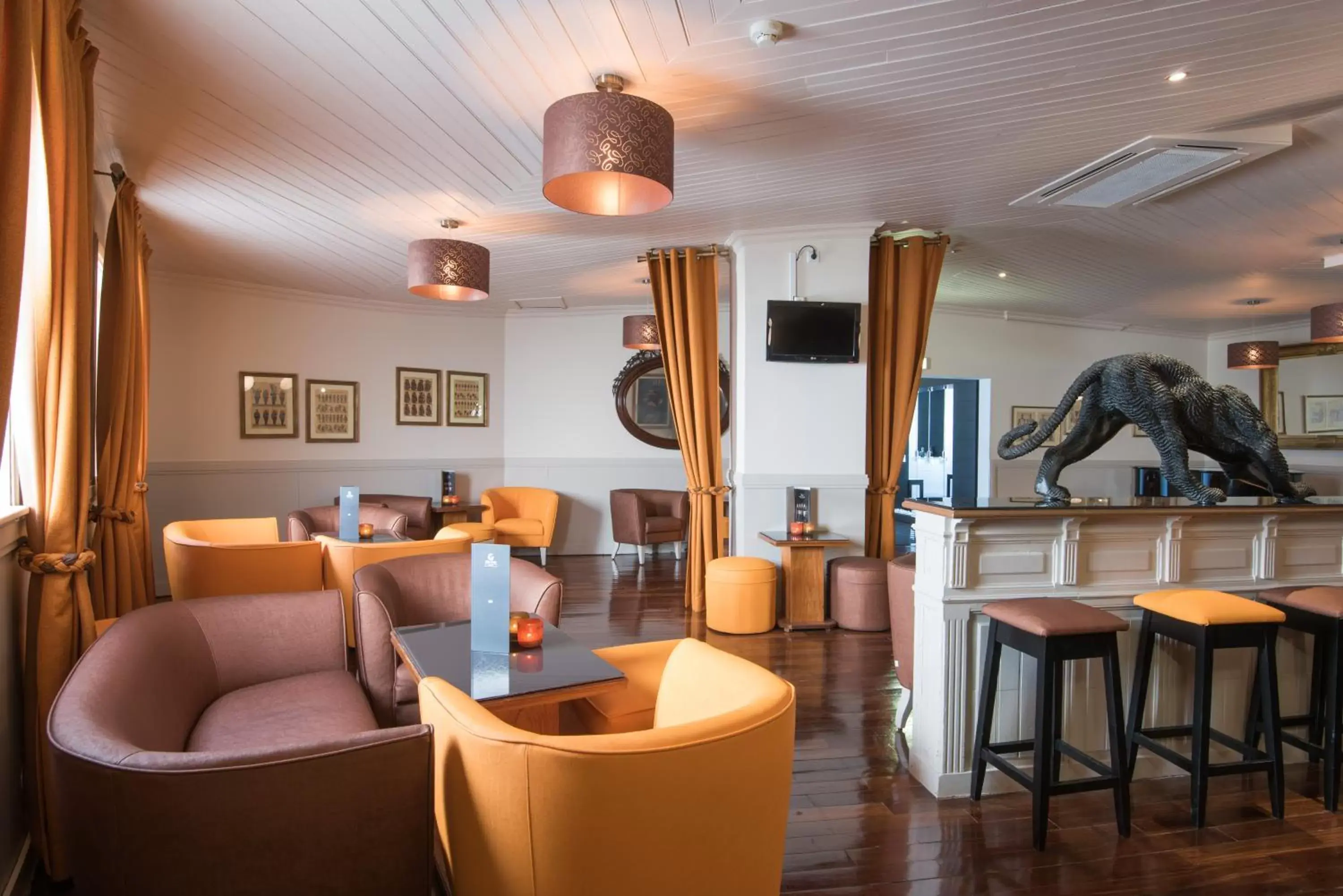 Lounge or bar in Vila Gale Estoril - Adults Friendly