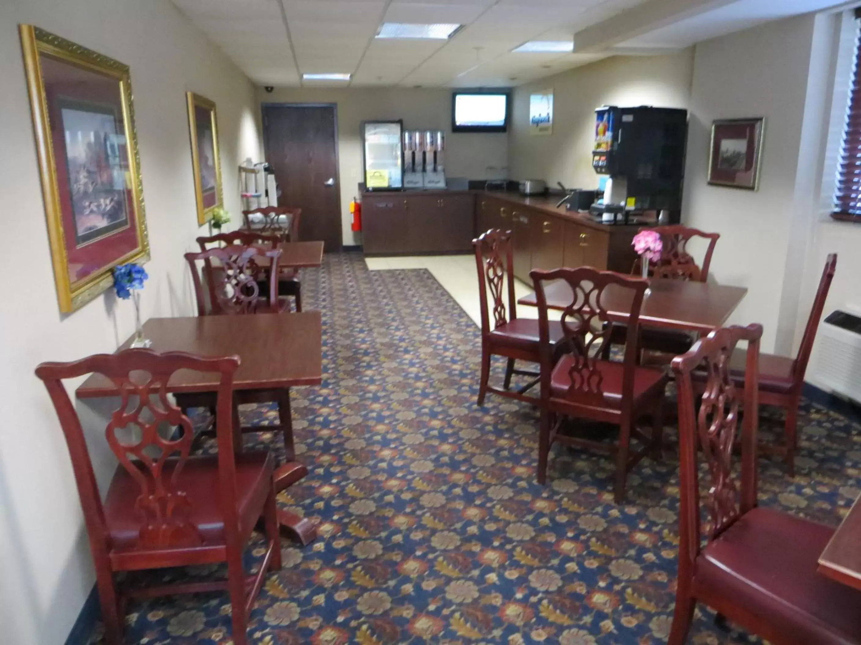 Dining area, Restaurant/Places to Eat in Days Inn by Wyndham Grand Island I-80