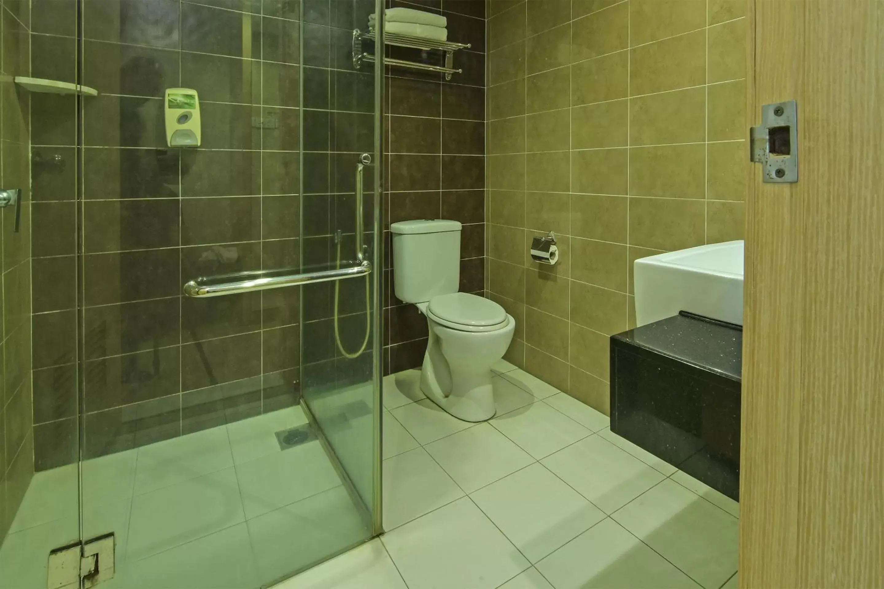 Bathroom in Ideals Hotel Melaka