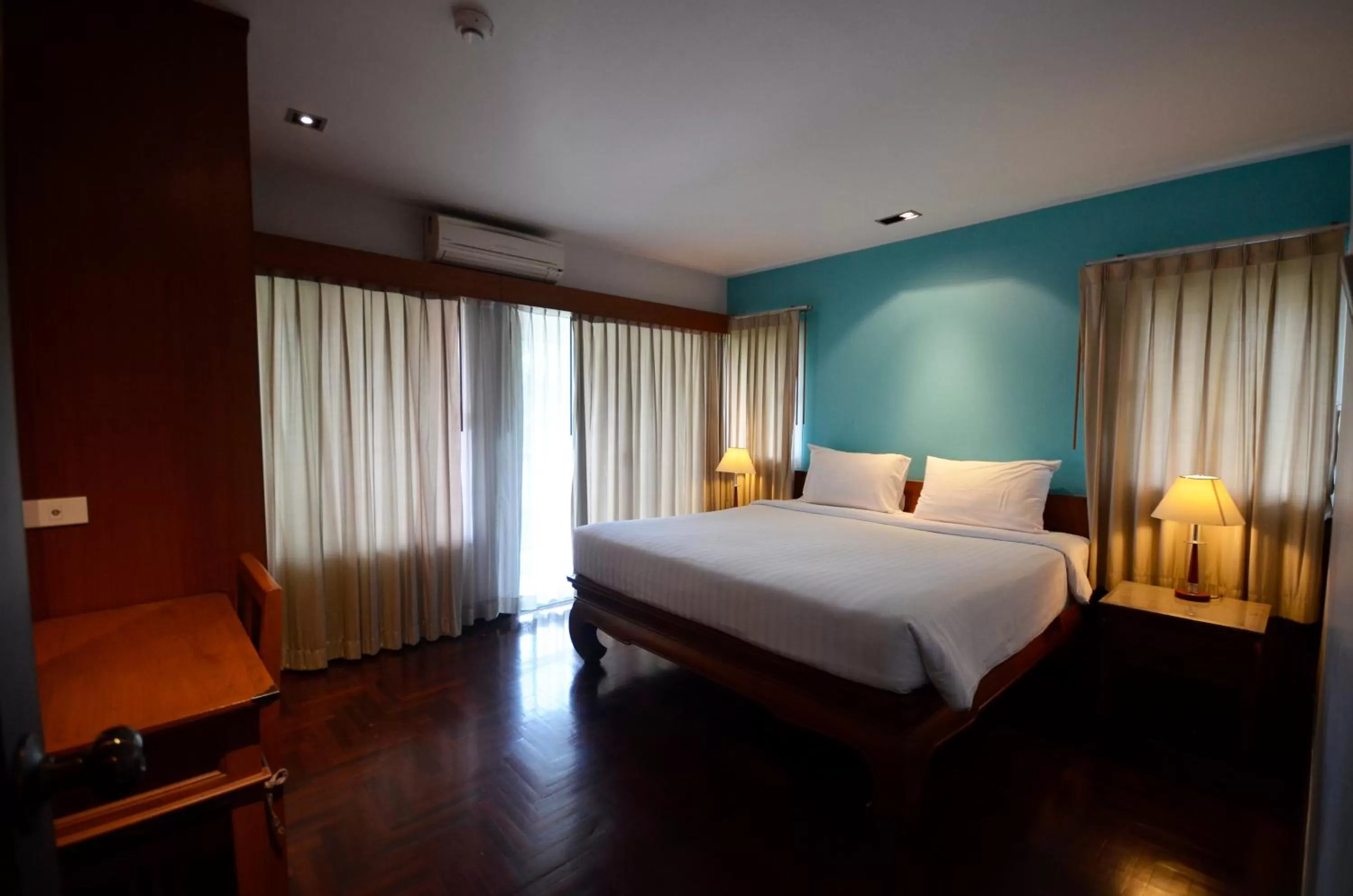 Photo of the whole room, Bed in Sakorn Residence and Hotel