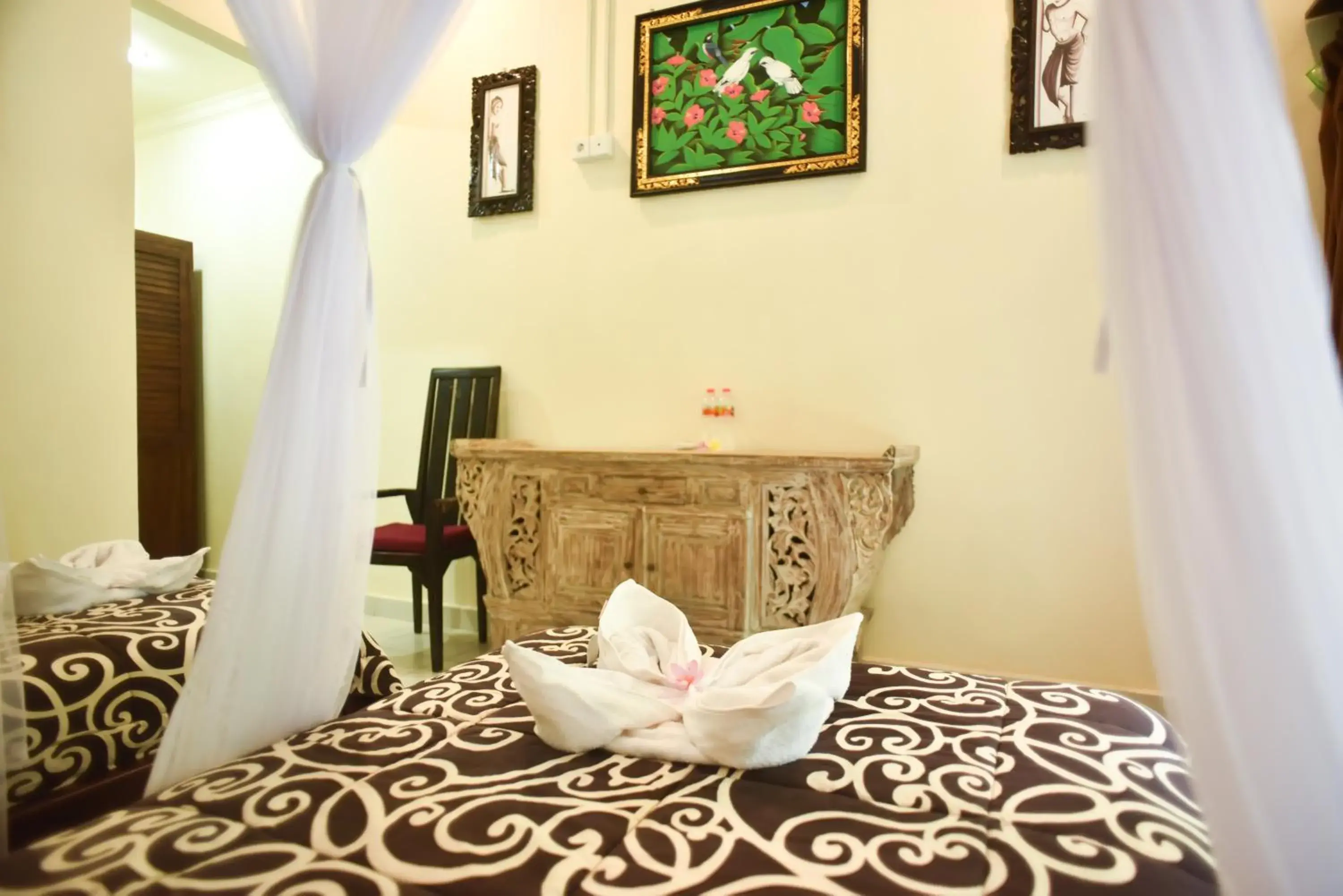 Bed in Omah d'Taman by EPS