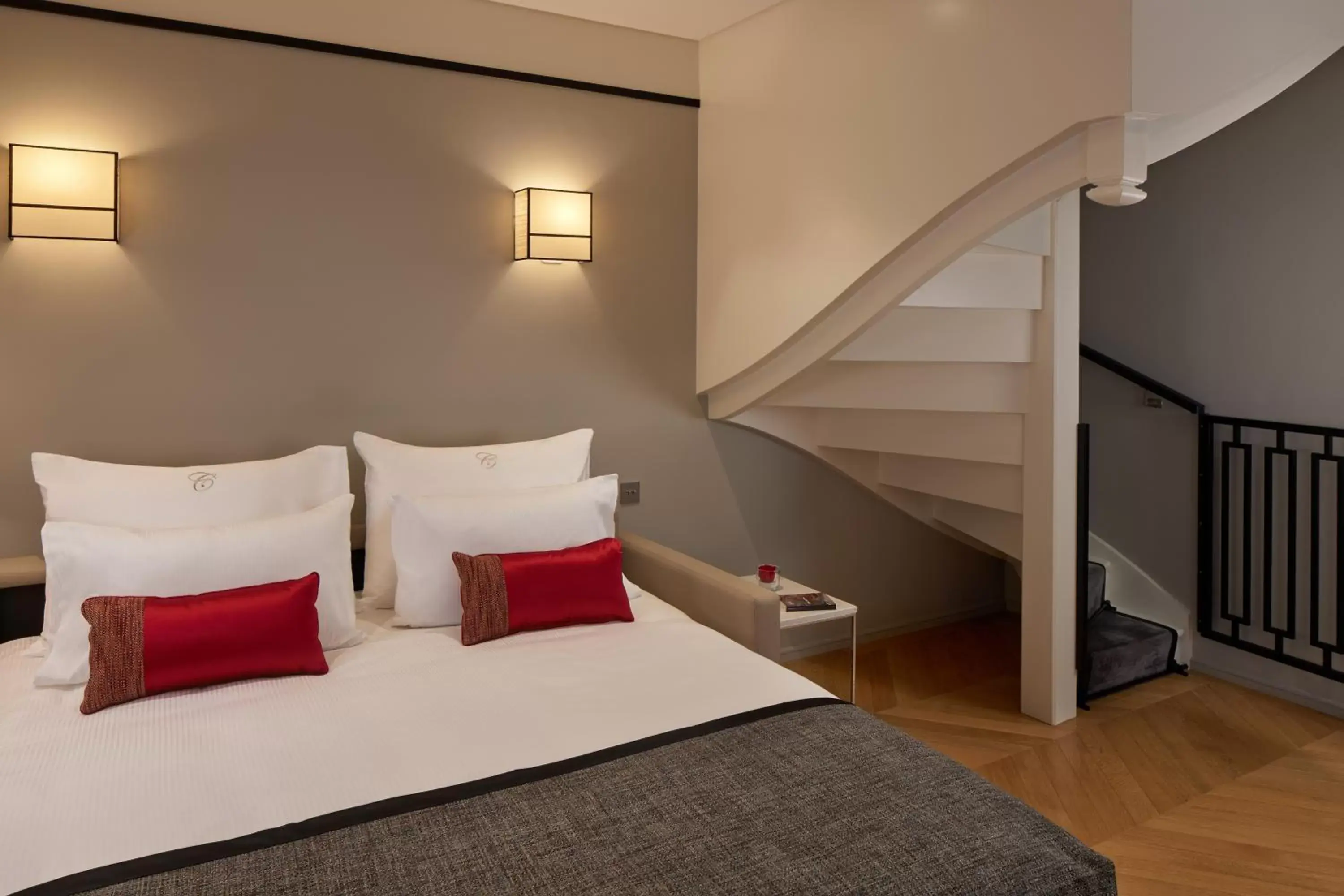 Bedroom, Bed in Fraser Suites Le Claridge Champs-Elysées