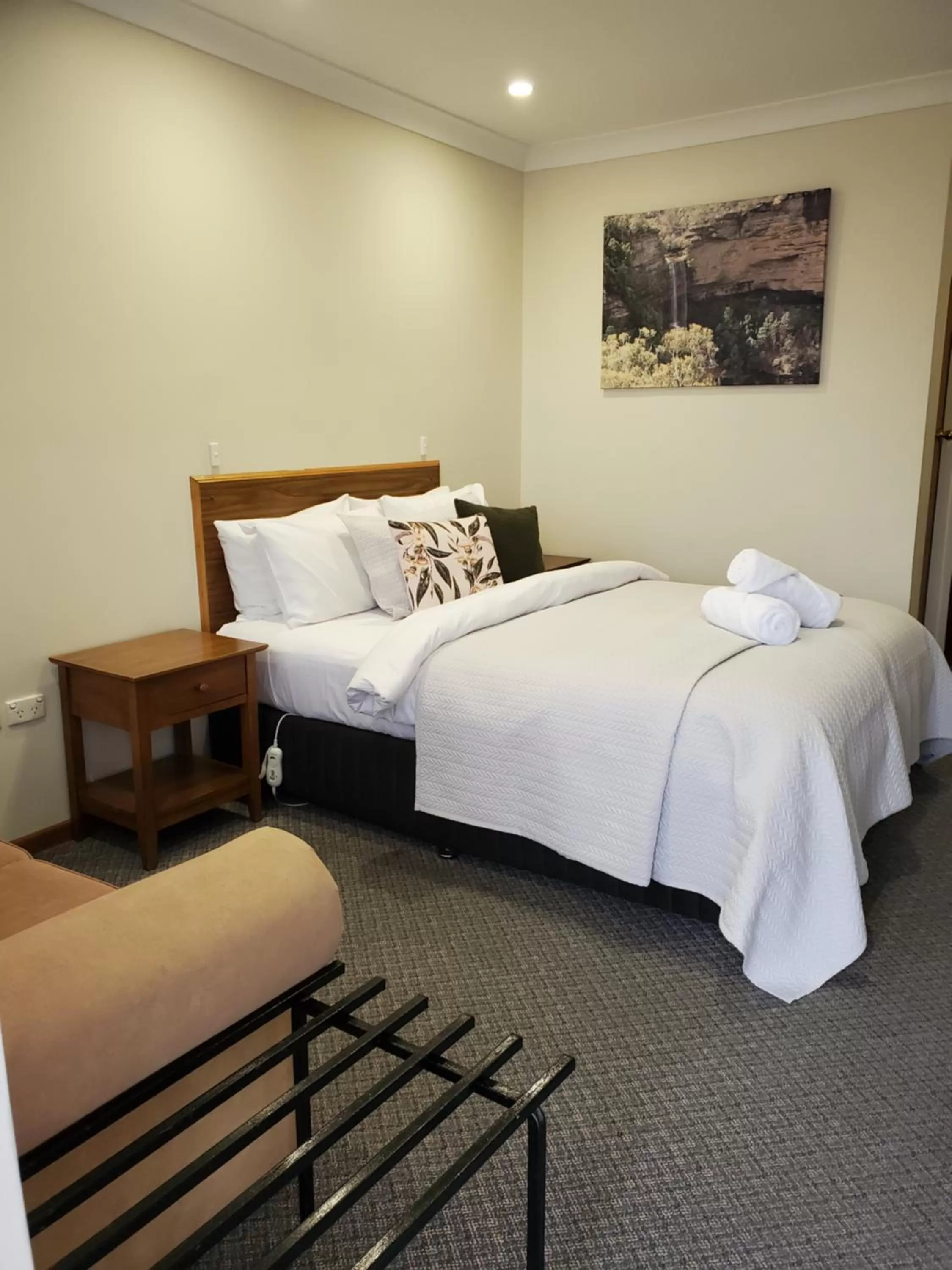 Standard Queen Room in Roydons Motor Inn