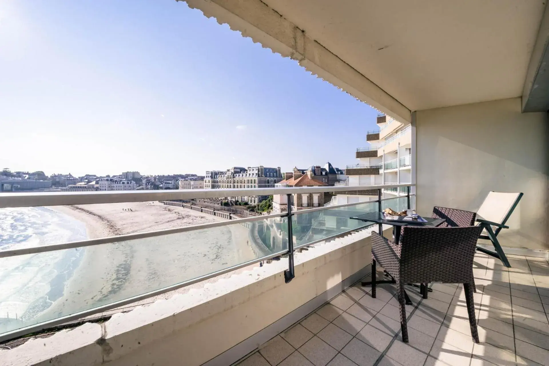 Balcony/Terrace in INTER-HOTEL Saint-Malo Ouest Le Crystal