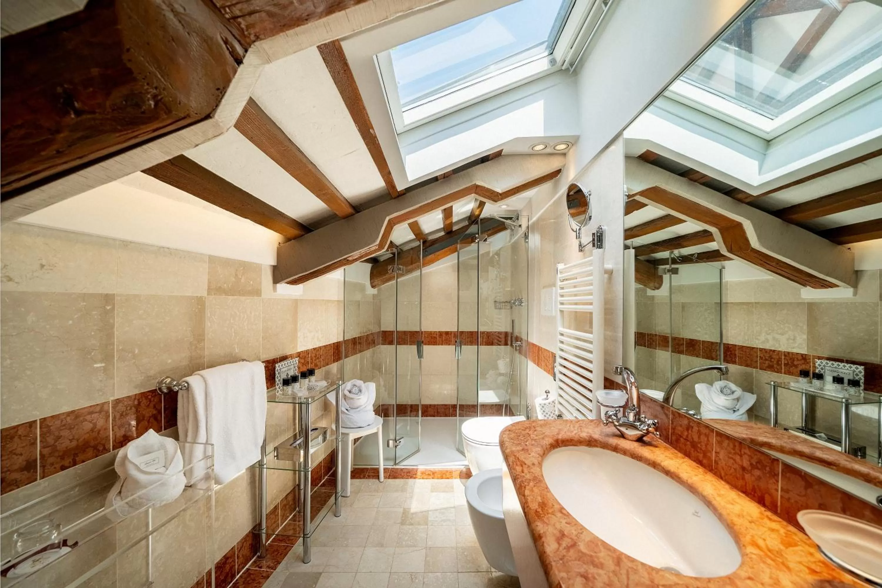 Toilet in Hotel Colombina