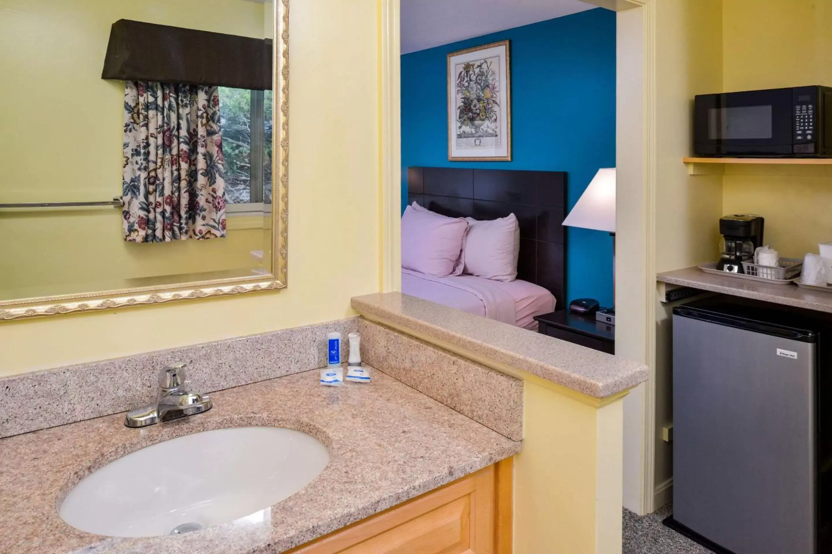 Photo of the whole room, Bathroom in Rodeway Inn Orleans - Cape Cod