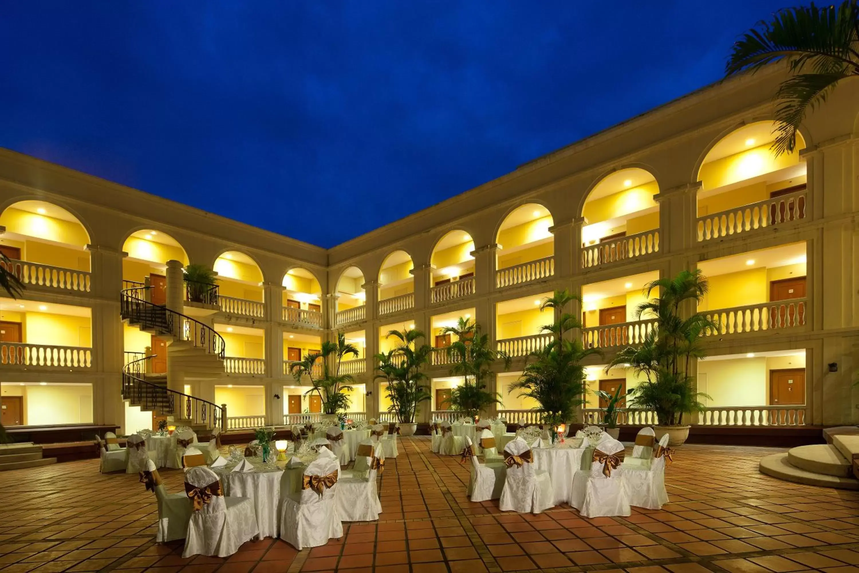 Balcony/Terrace, Restaurant/Places to Eat in Avani Hai Phong Harbour View Hotel