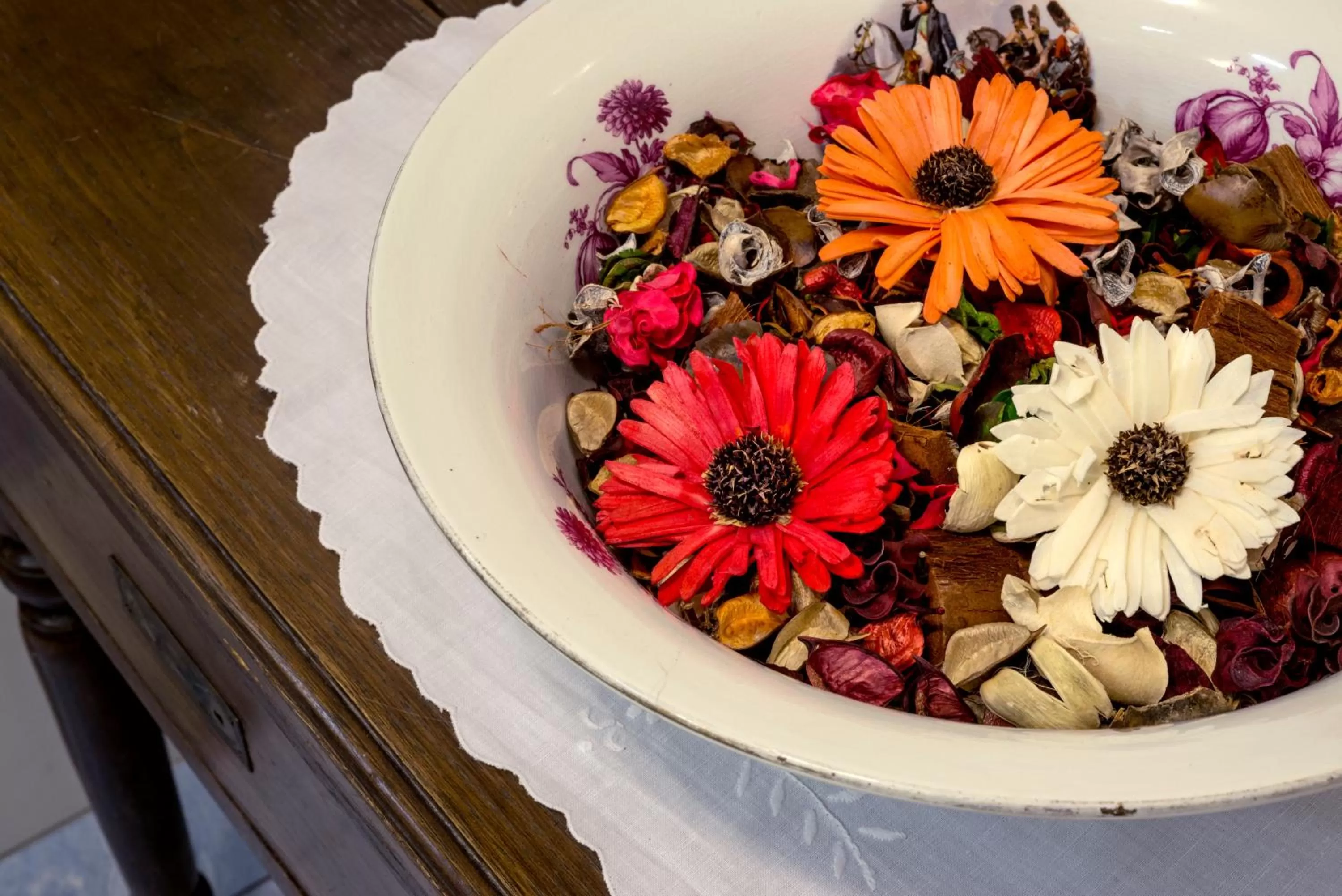 Decorative detail in Lancaster Hotel