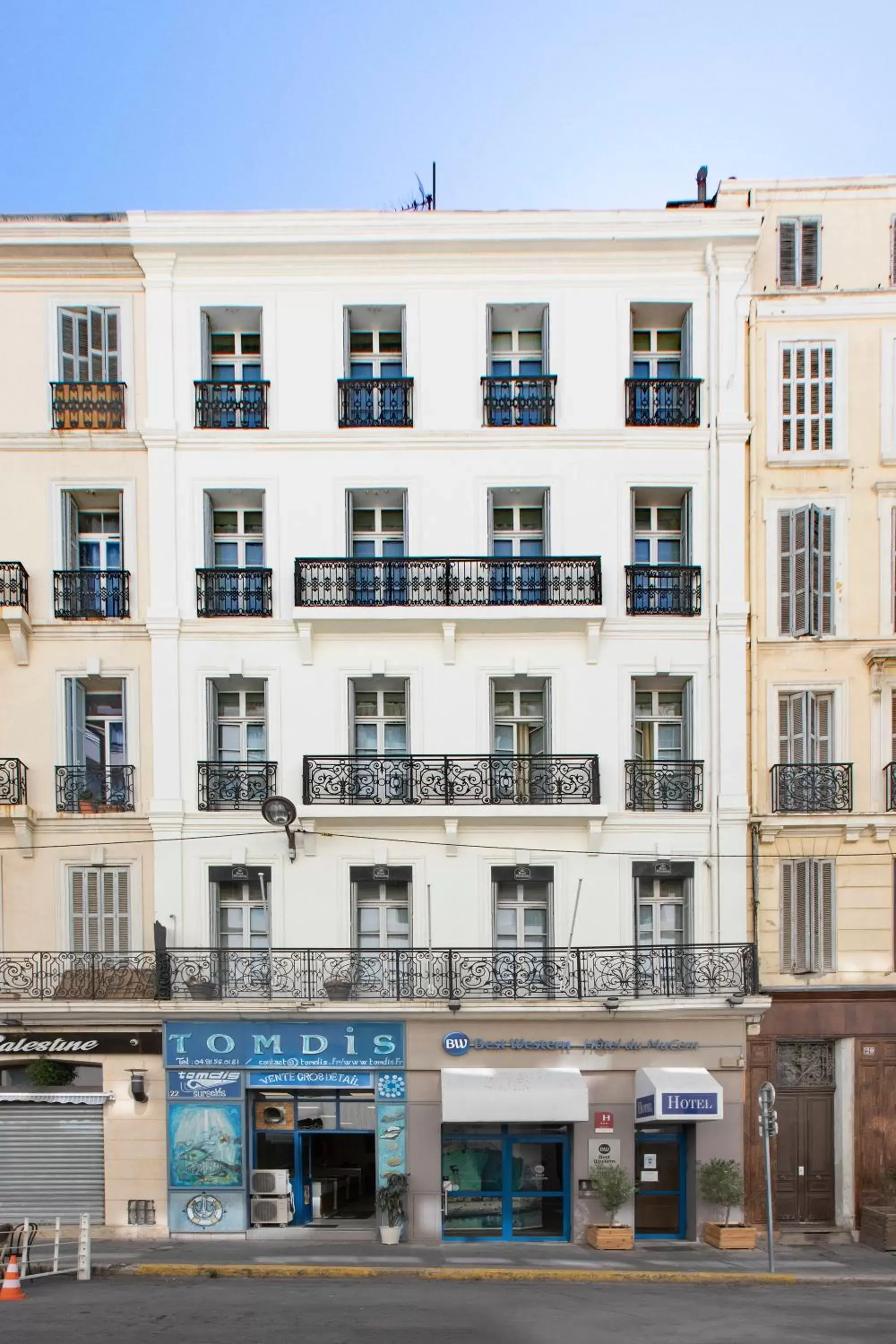Property Building in Best Western Hotel du Mucem